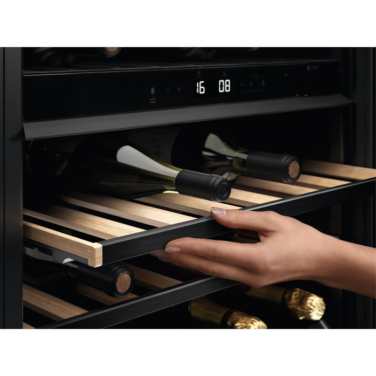 Weinkühlschrank NSW8D826GT Schwarz - Schwarz, Glas/Metall (59,5/81,8/57,7cm) - AEG