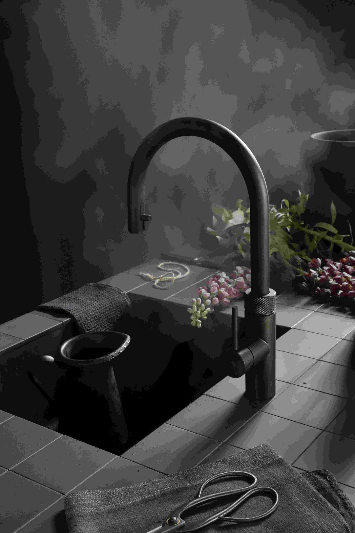 Küchenarmatur FXRBLK Schwarz - Schwarz, MODERN (41,1cm) - Quooker