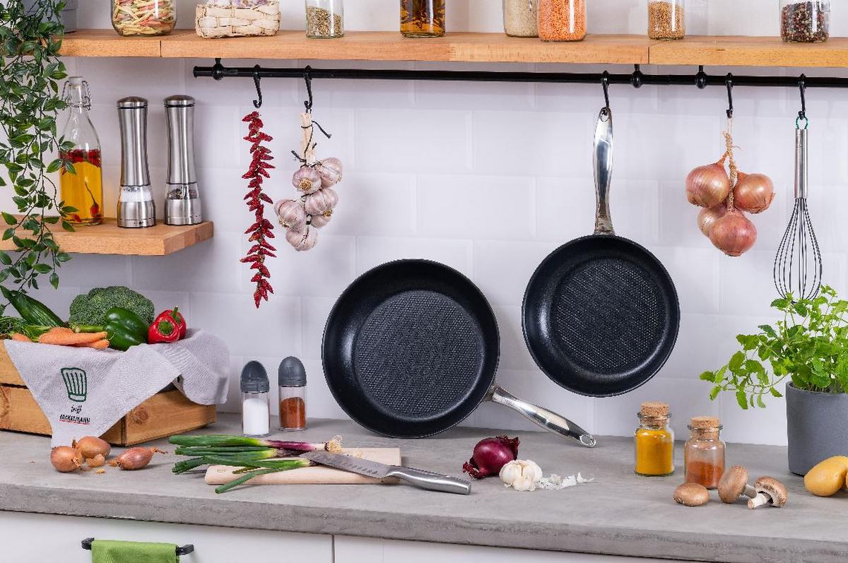 Tigaie pentru prăjit Münich - argintiu/negru, Design, metal (28cm) - Chefkoch+Fackelmann