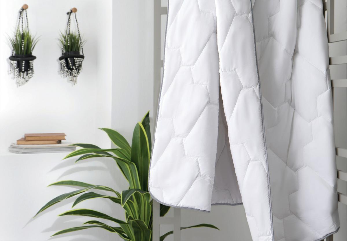 Bettdecke Tesla Sleep ca. 155x220x4 cm Weiß - Weiß, Basics, Textil (155/220/4cm) - Yatas