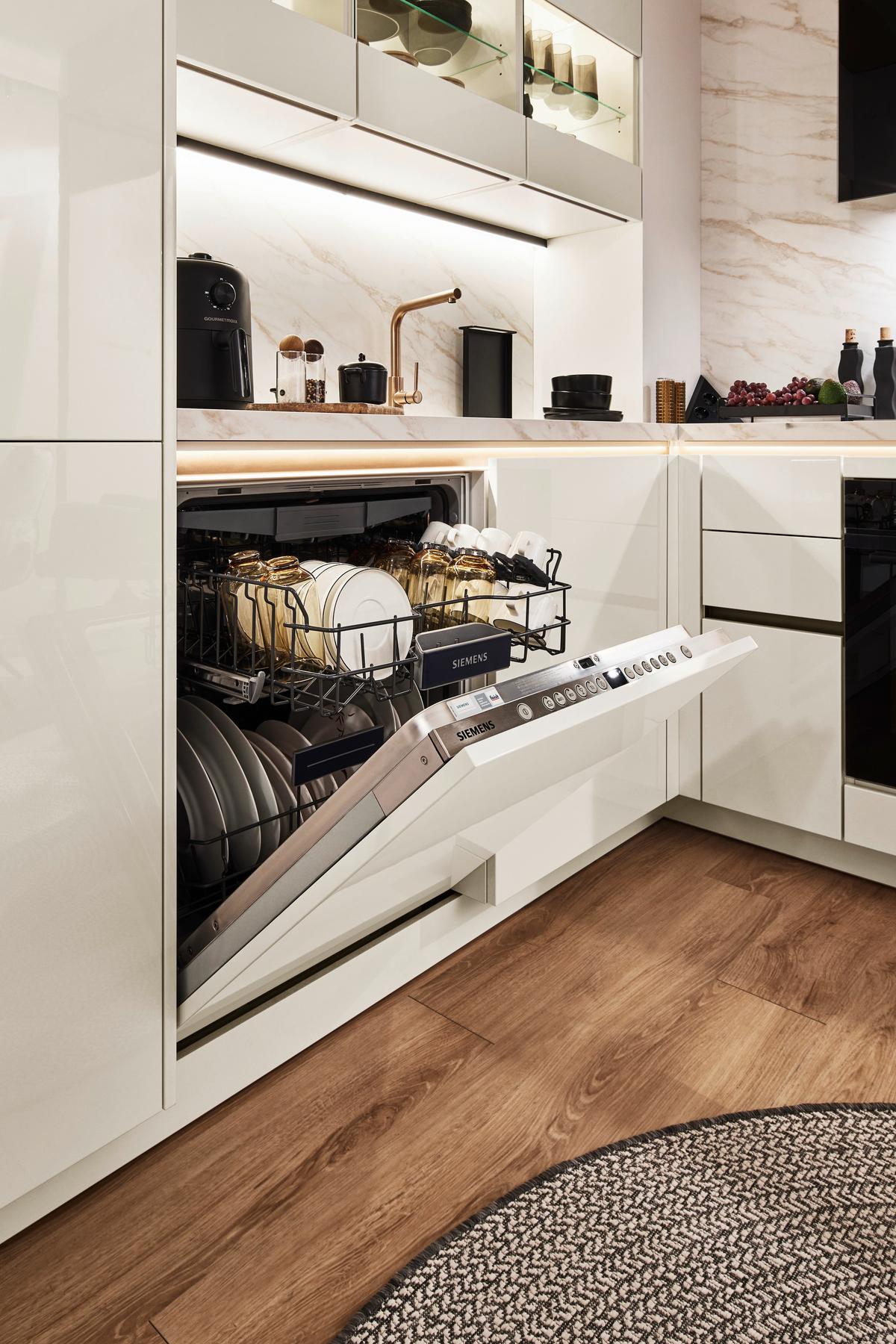 Eckküche Novalux o. Geräte ca. 281x187cm Weiß - Weiß/Bronzefarben, MODERN, Metall (281/187cm) - Nobilia