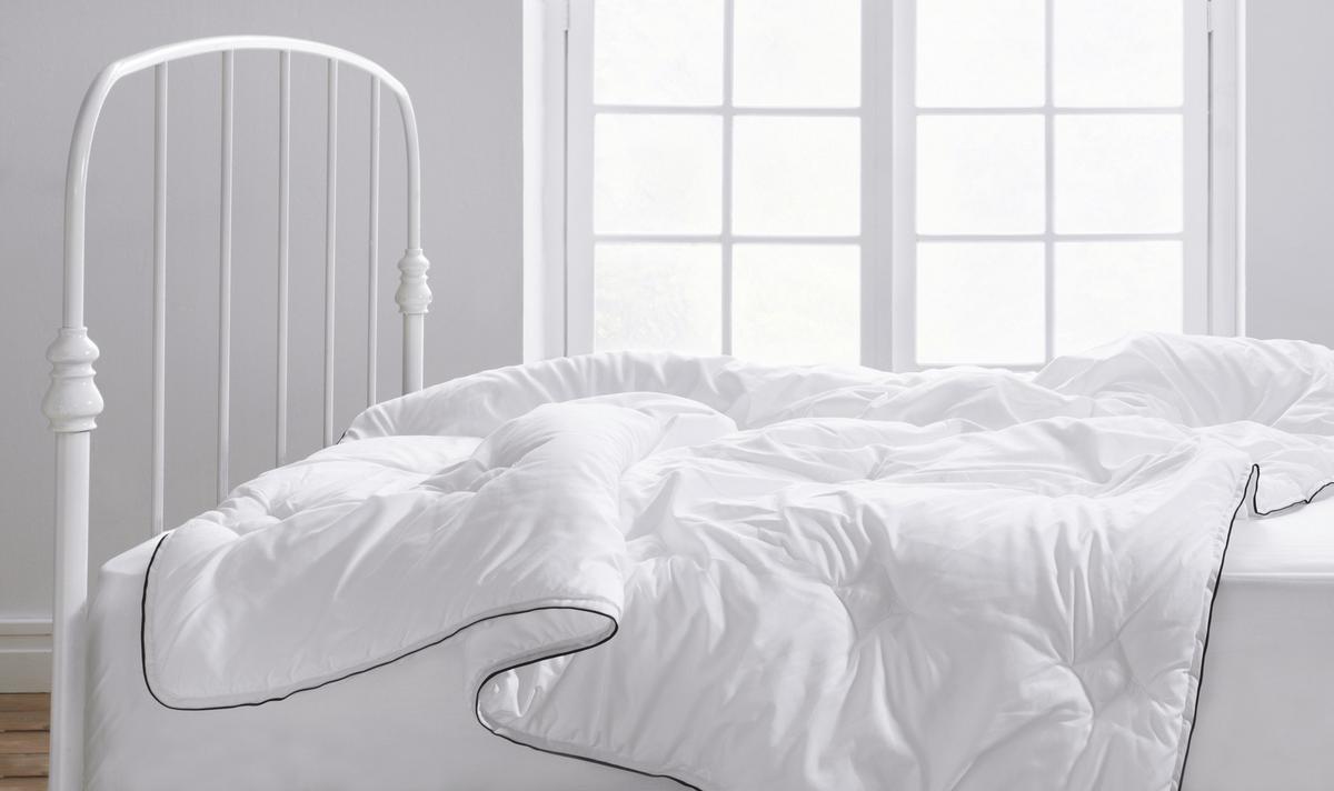 Ganzjahresdecke Dacron Light ca. 155x220x3 cm Weiß - Weiß, Basics, Textil (155/220/3cm) - Yatas