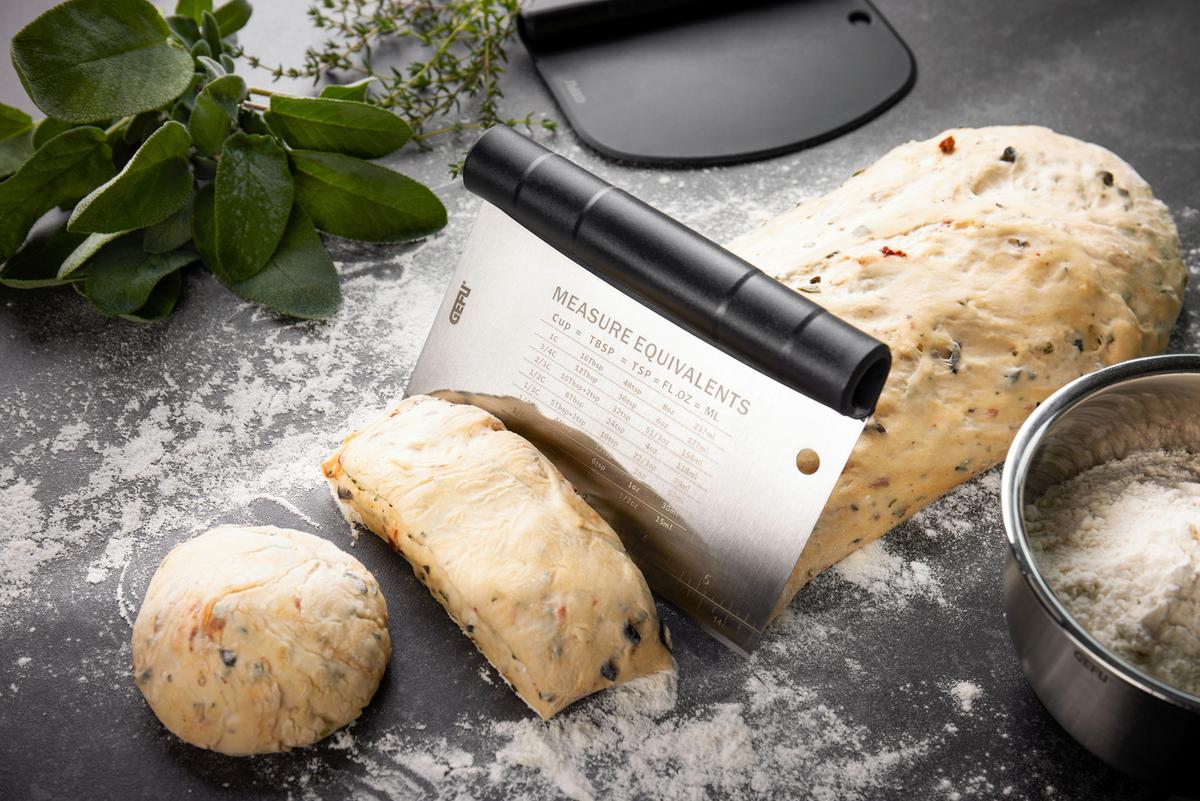 SZPATUŁKA DO CIASTA 14591 - kolor stalowy/czarny, Basics, tworzywo sztuczne/metal (15,2/11,3/2,8cm) - Gefu