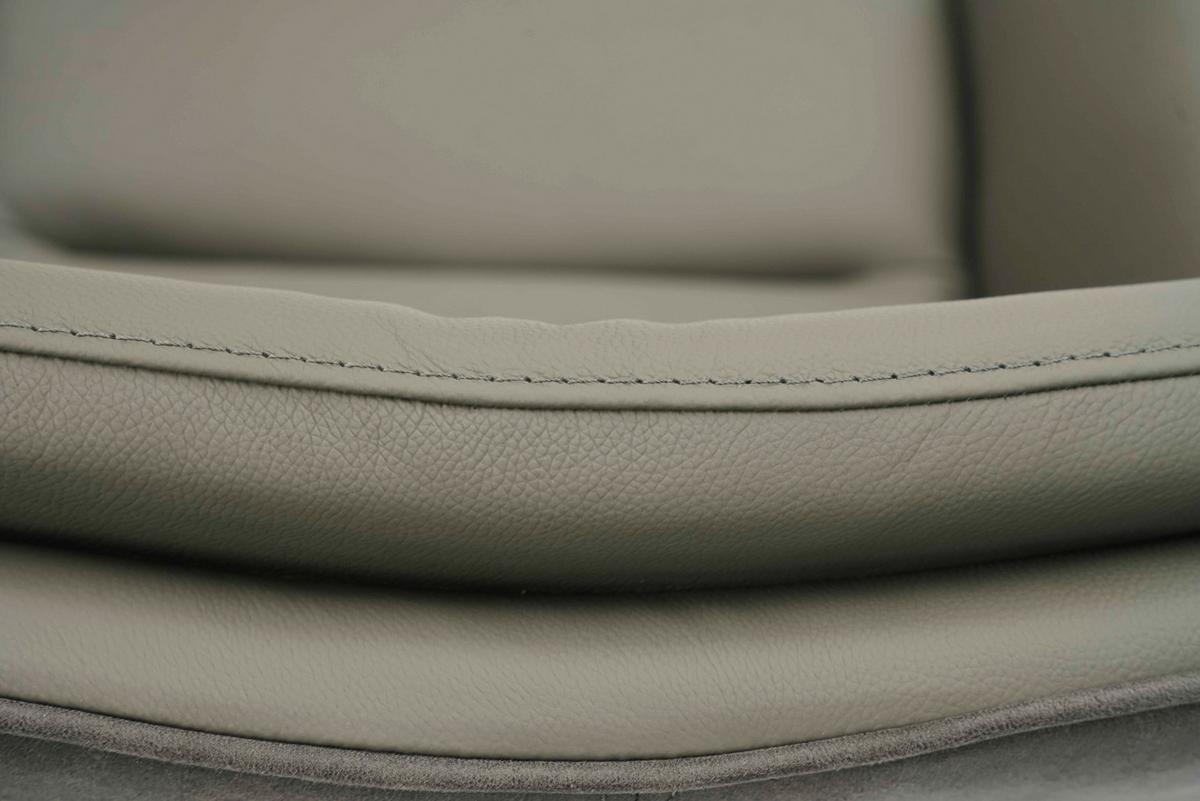 KRZESŁO Z PODŁOKIETNIKAMI MITO - antracytowy/czarny, Design, skóra/metal (58/89/67cm) - Xora