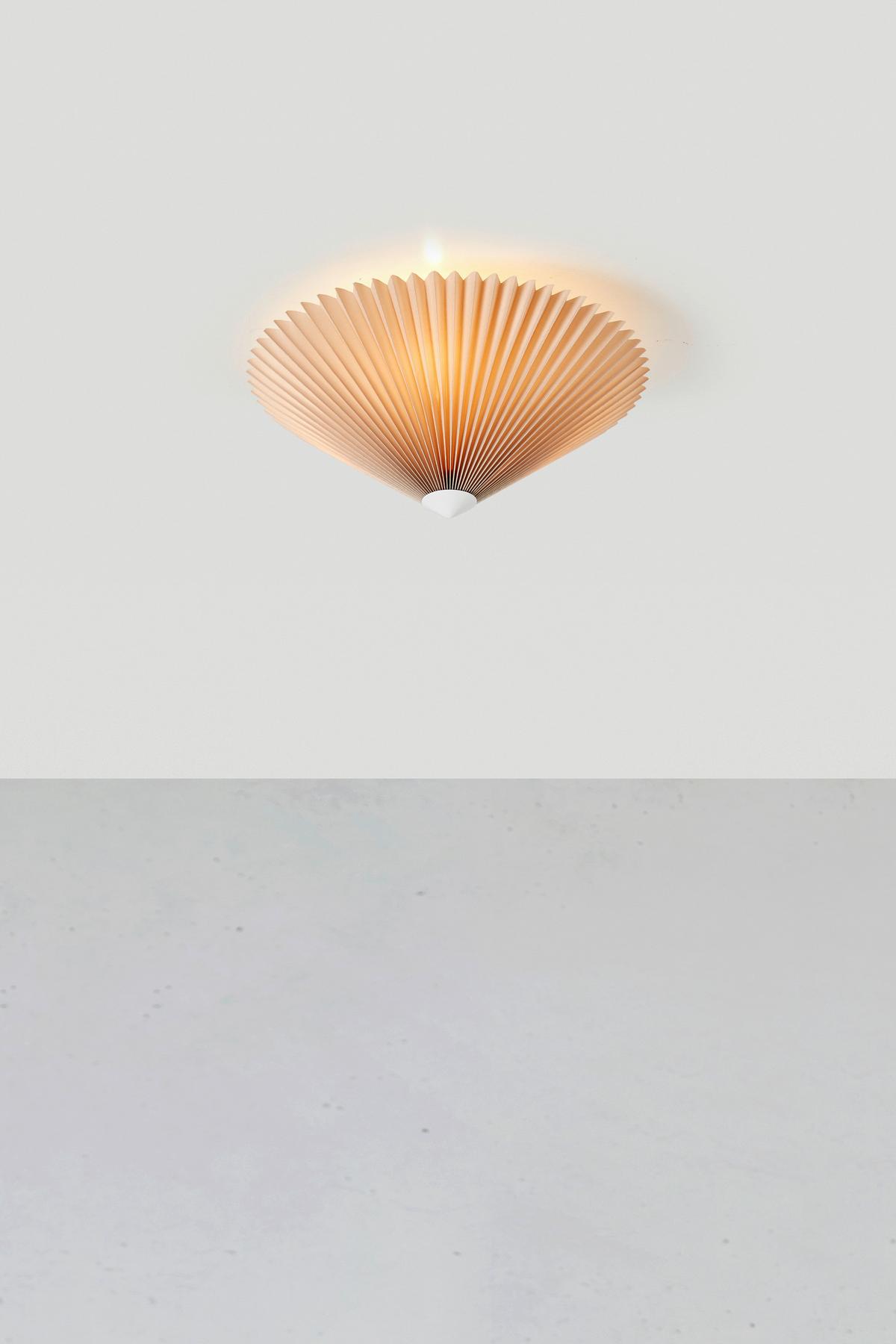 LAMPA SUFITOWA PLISADO - beżowy, Basics, tworzywo sztuczne (42/50/16cm) - Markslöjd