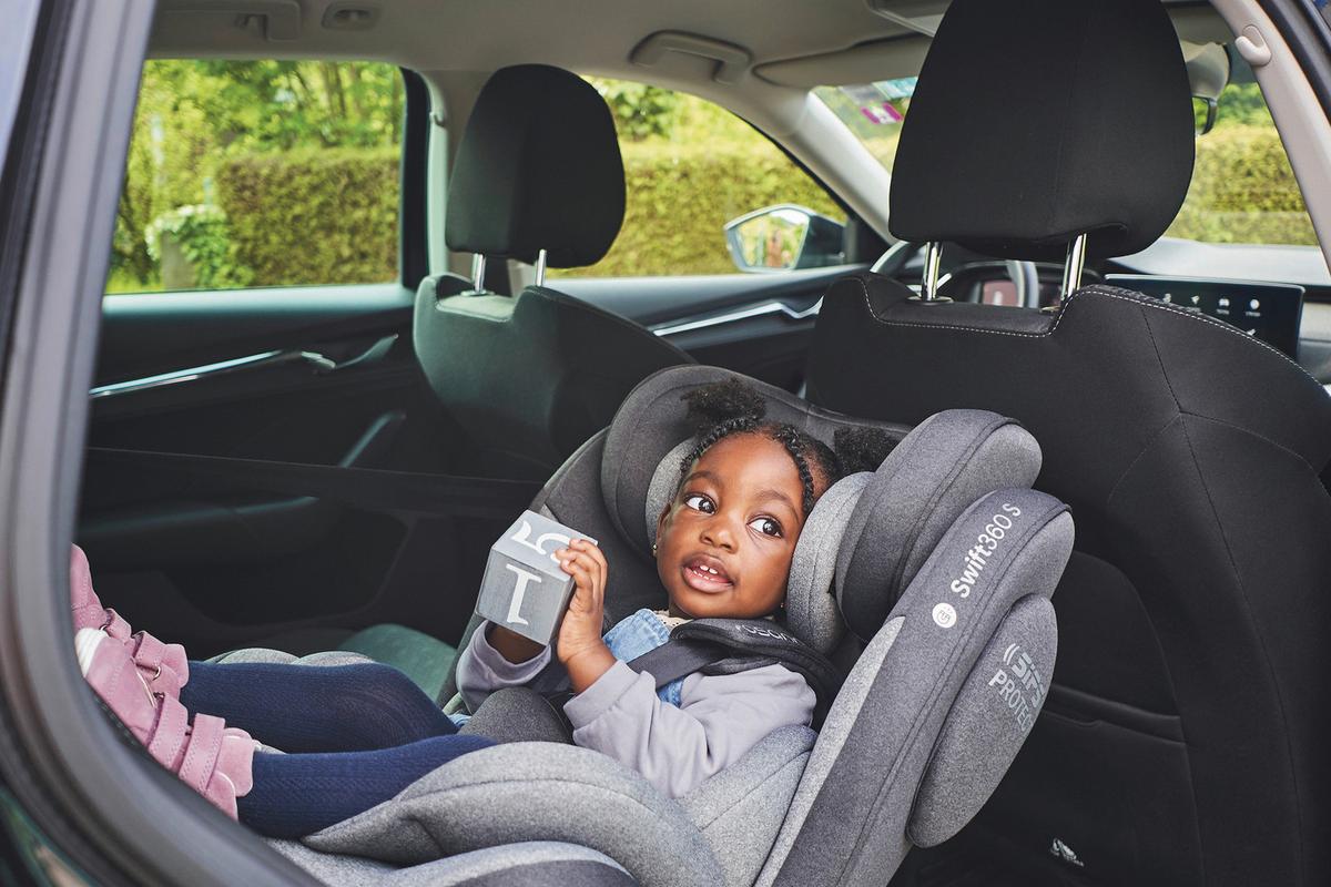 FOTELIK SAMOCHODOWY OBROTOWY SWIFT360S - czarny, Basics, tworzywo sztuczne/tkanina (44/60/50cm) - Osann