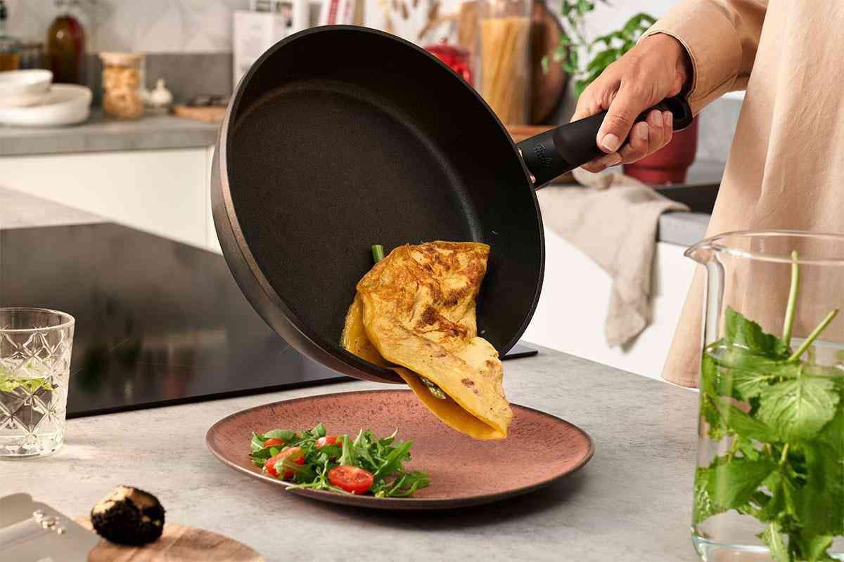 PATELNIA DO SMAŻENIA 159-121-28-100/0 FISSLER - czarny, Basics, metal (28cm) - Fissler