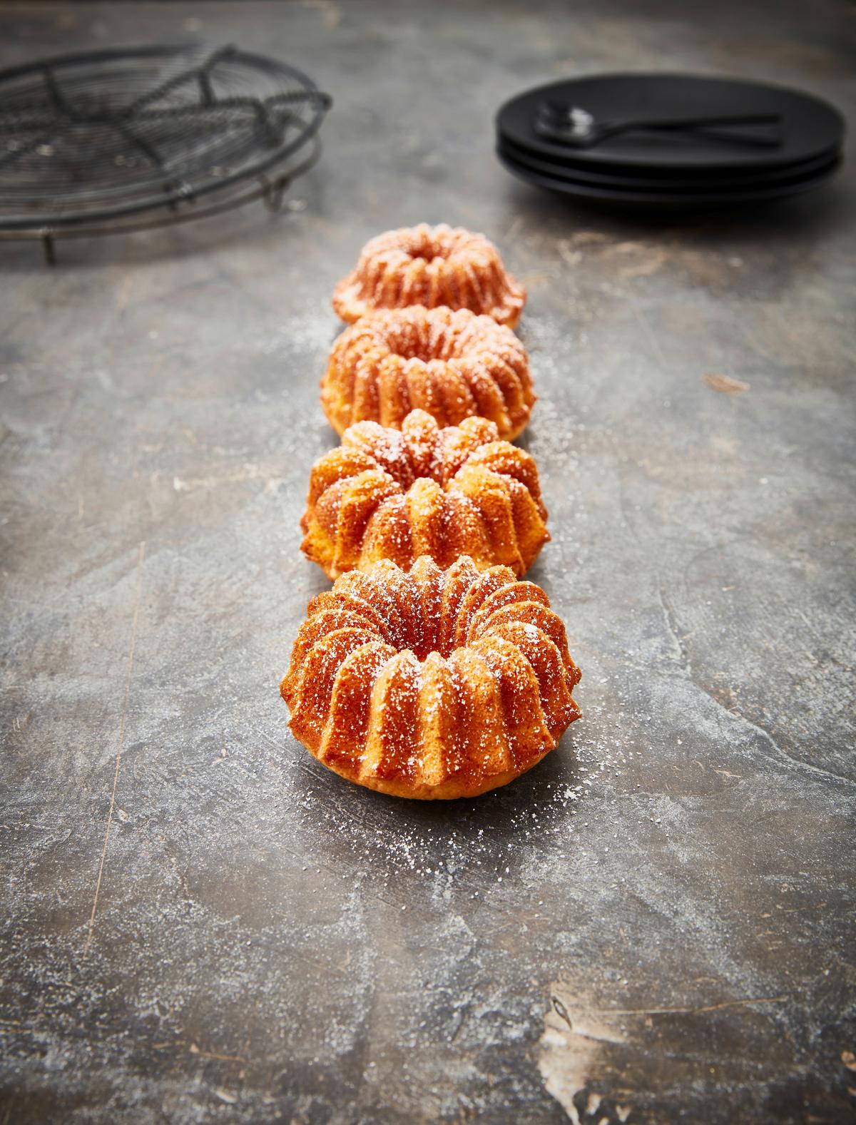 FORMA DO BABKI 887282 - kolor złoty, Design, metal (24/4,5/24cm) - Birkmann