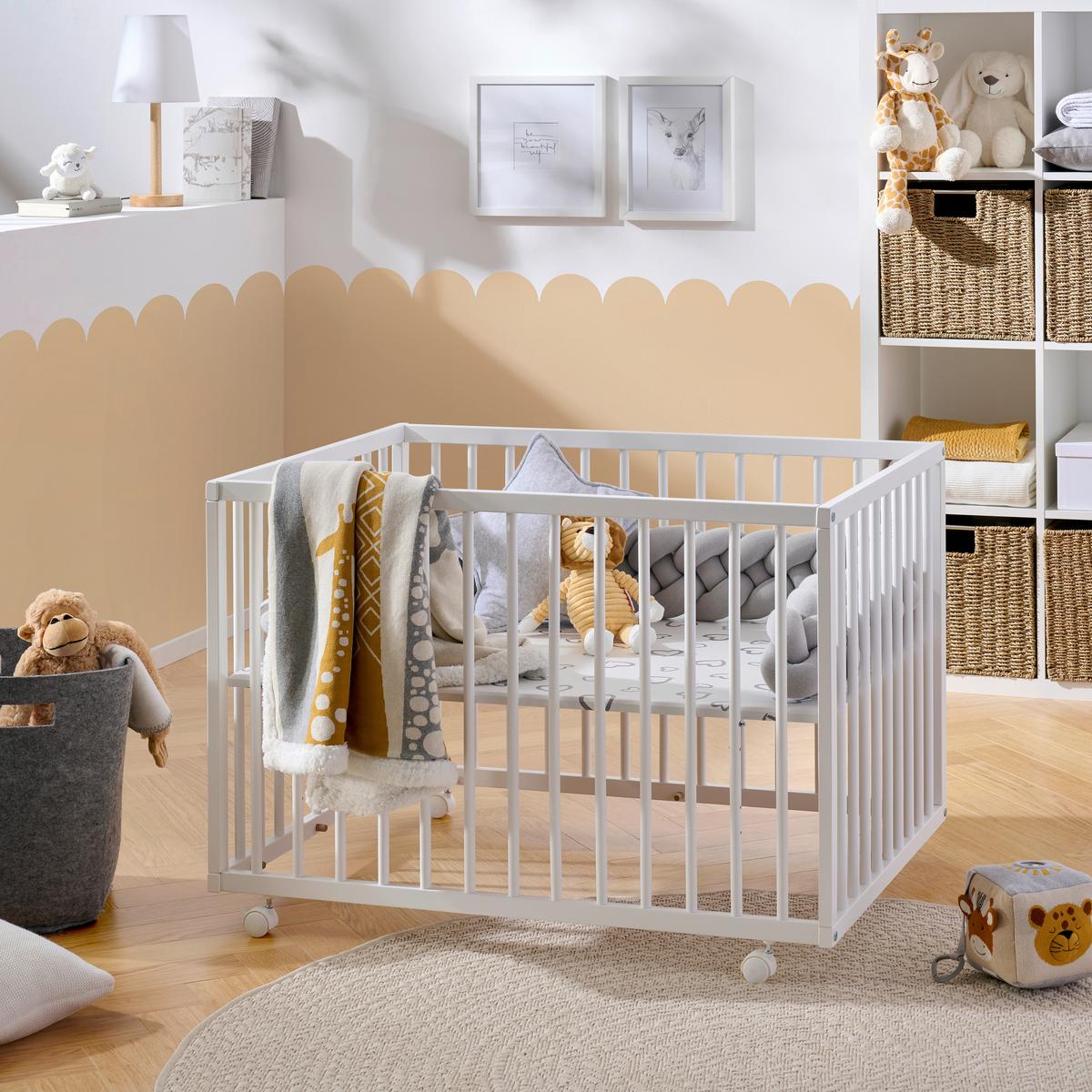 KOJEC NA KÓŁKACH SWEETHEART - biały, Basics, tworzywo sztuczne/drewno (100/75/68cm) - My Baby Lou