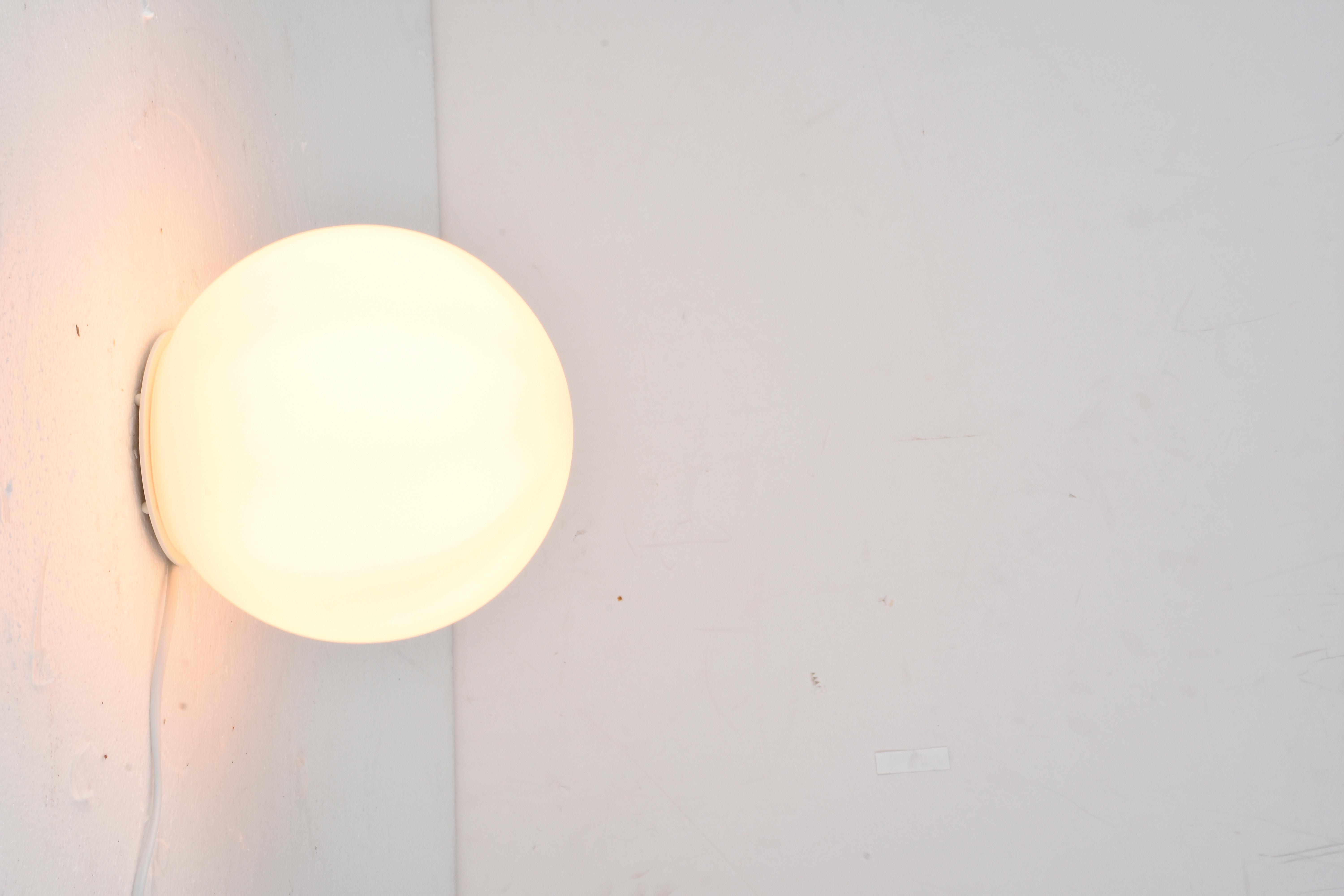 LAMPA STOŁOWA OAKLAND *SBN* - biały, Basics, tworzywo sztuczne/szkło (20cm) - Novel