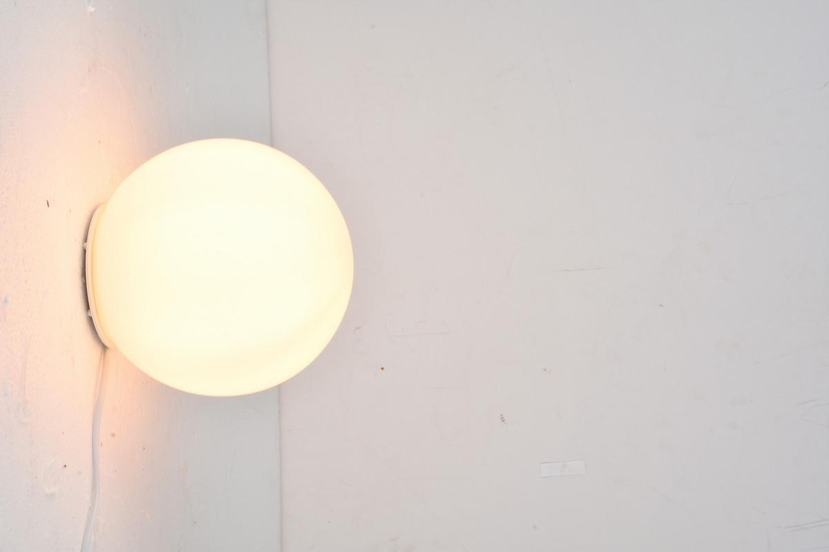 LAMPA STOŁOWA OAKLAND *SBN* - biały, Basics, tworzywo sztuczne/szkło (20cm) - Novel