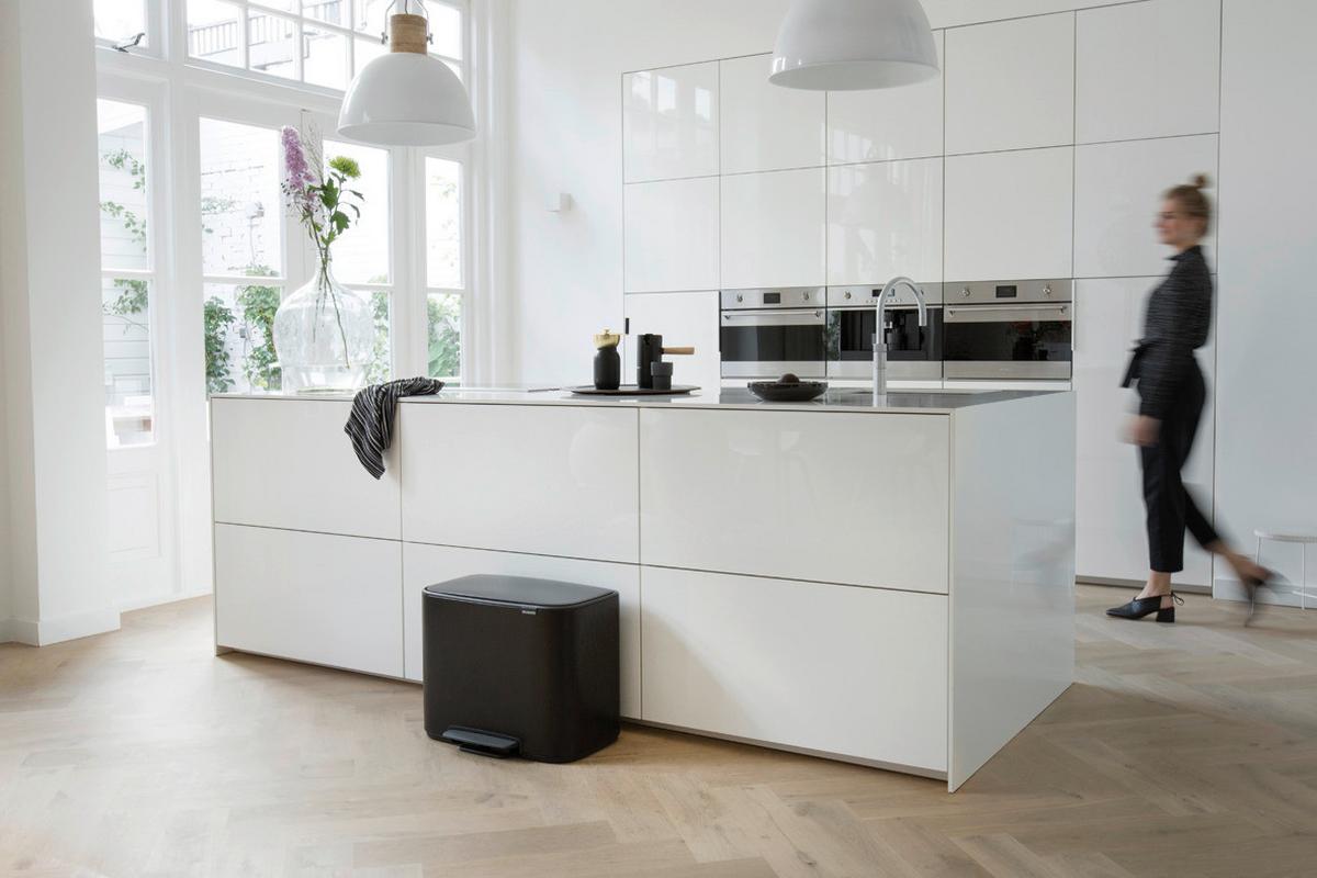 KOSZ NA ODPADY 121227 - czarny, Basics, tworzywo sztuczne/metal (54/44/36,5cm) - Brabantia