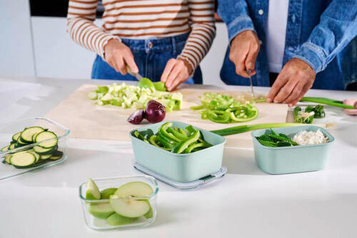 POJEMNIK NA ŻYWNOŚĆ 106162594700 MEPAL - przejrzysty/szałwiowy, Basics, tworzywo sztuczne (19,8/13,9/7cm) - Mepal