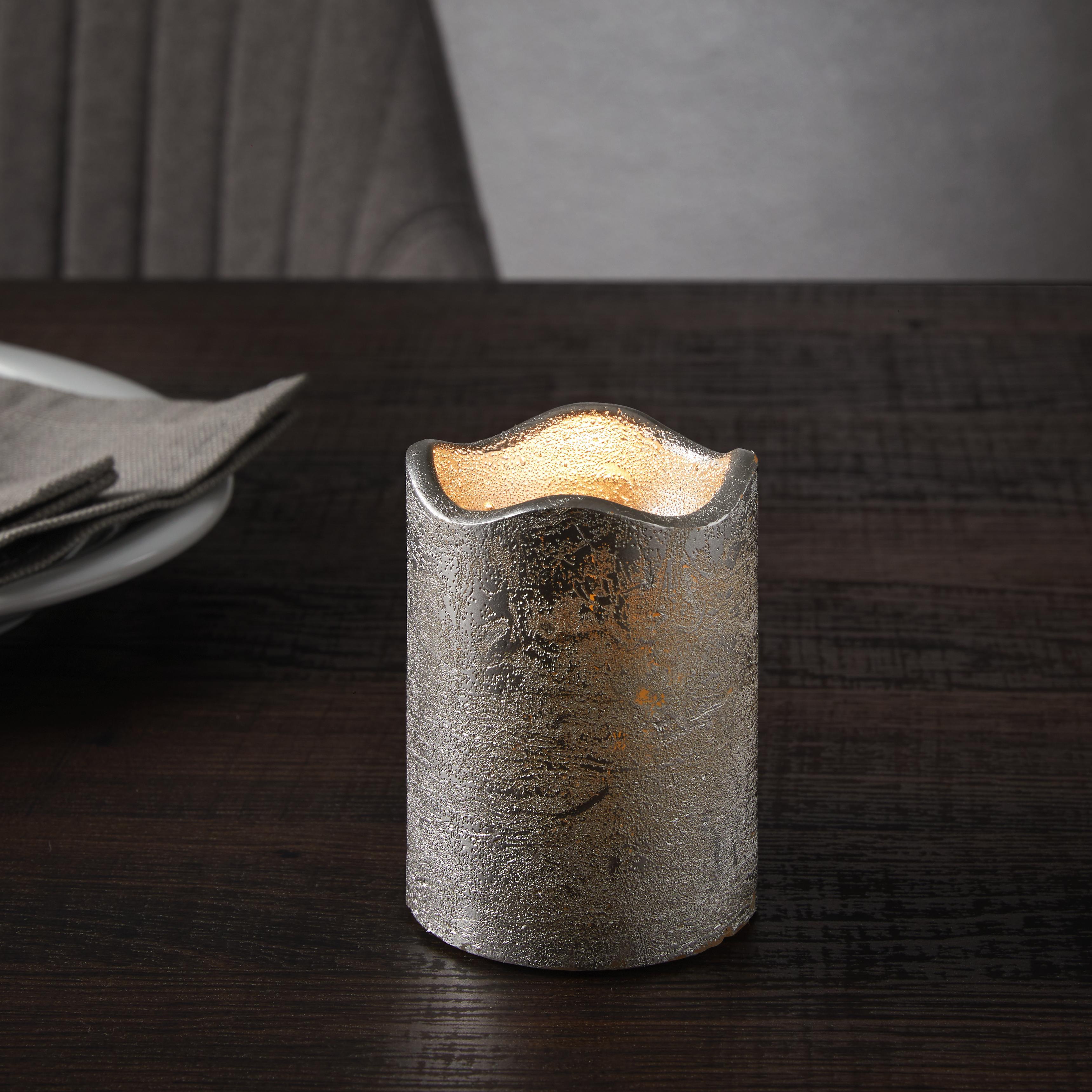 Kerze in Silberfarben mit LED H ca. 9 cm 'Loa' - Silberfarben, MODERN, Naturmaterialien (9cm) - Bessagi Home