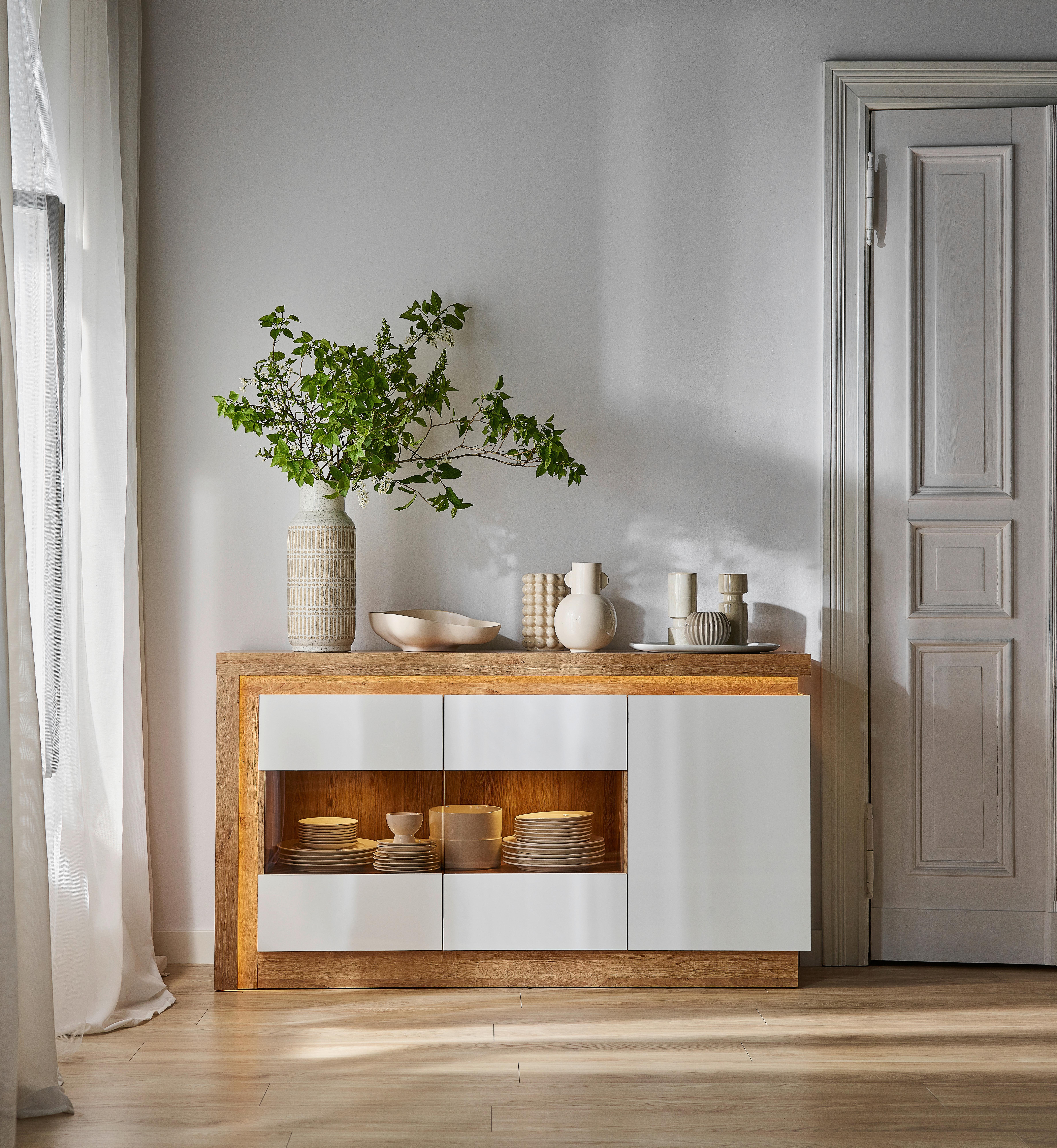 Vitrina Lyon Hell - boje hrasta/bijela visoki sjaj, Trend, staklo/drvni materijal (157,6/89,1/42cm) - Modern Living