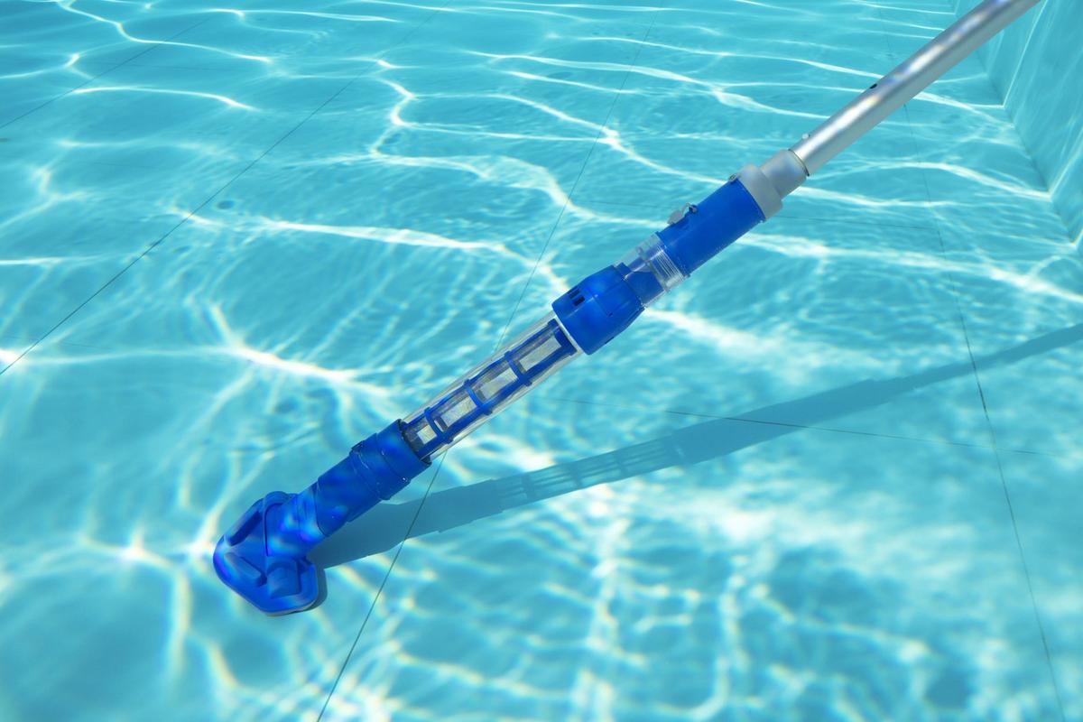 ODKURZACZ DO BASENU AQUA SURGE - kolor srebrny/niebieski, Basics, tworzywo sztuczne/metal (264/9,6/16,8cm) - Bestway