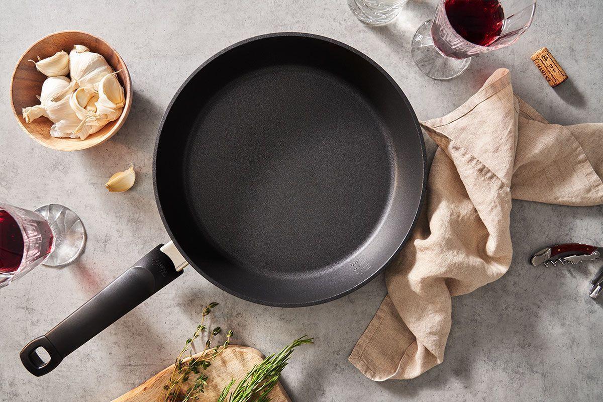 PATELNIA DO SMAŻENIA 159-121-24-100/0 FISSLER - czarny, Basics, metal (24cm) - Fissler
