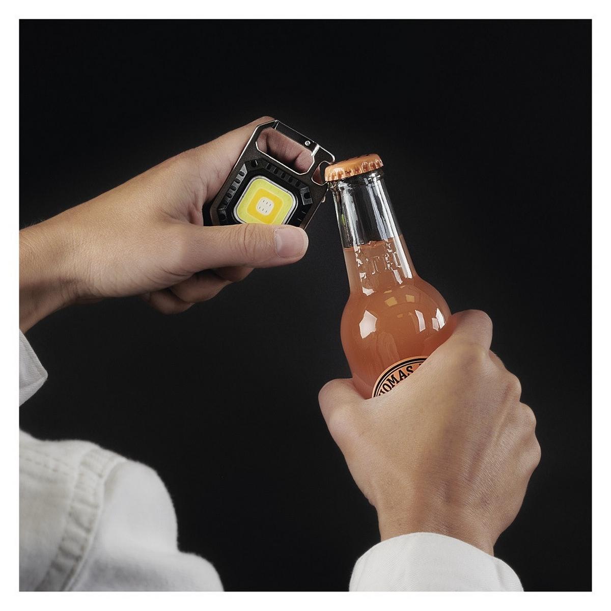 Tölthető LED Elemlámpa 750 Lumen - műanyag (6,1/4,5/2,1cm)