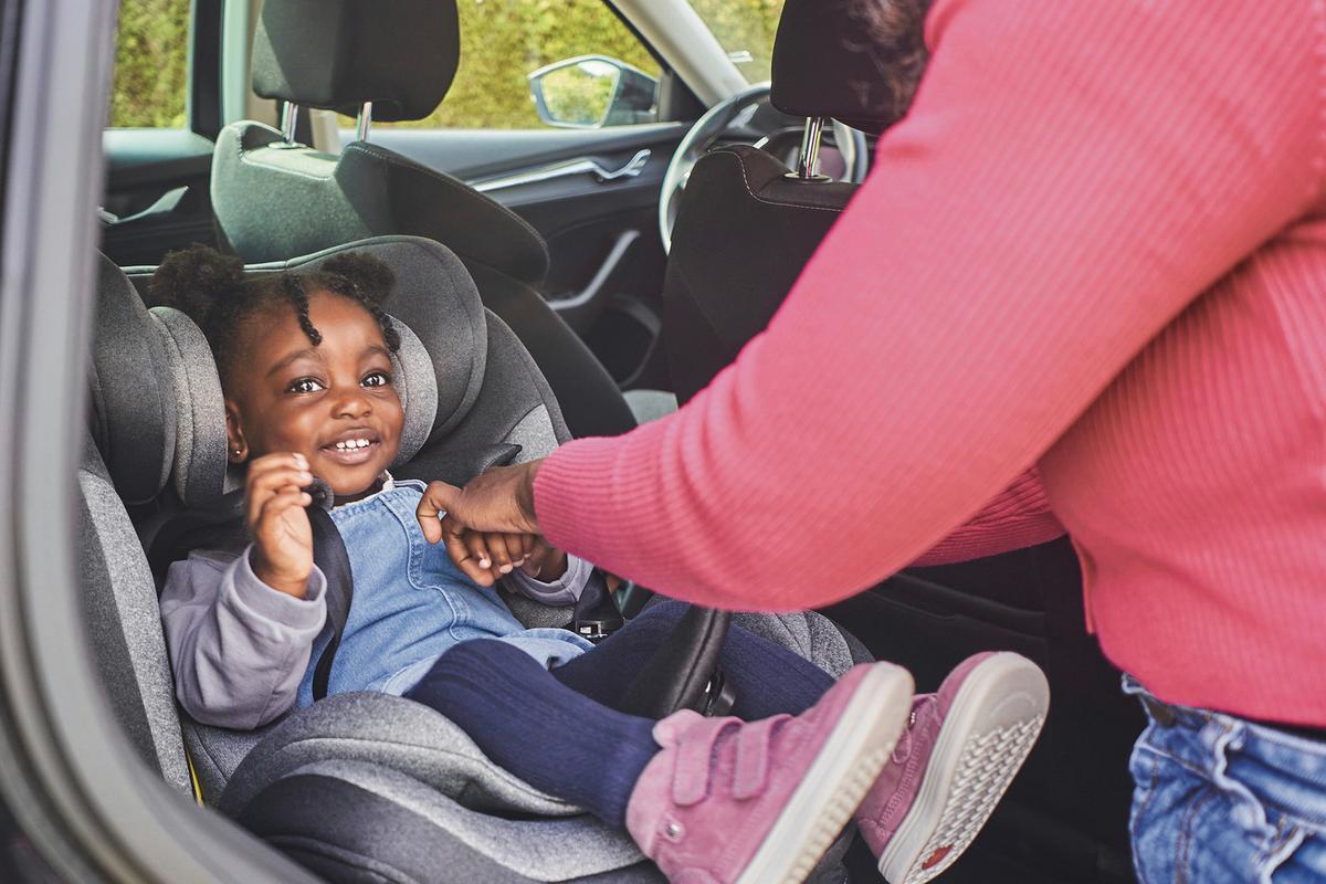 FOTELIK SAMOCHODOWY OBROTOWY SWIFT360S - czarny, Basics, tworzywo sztuczne/tkanina (44/60/50cm) - Osann