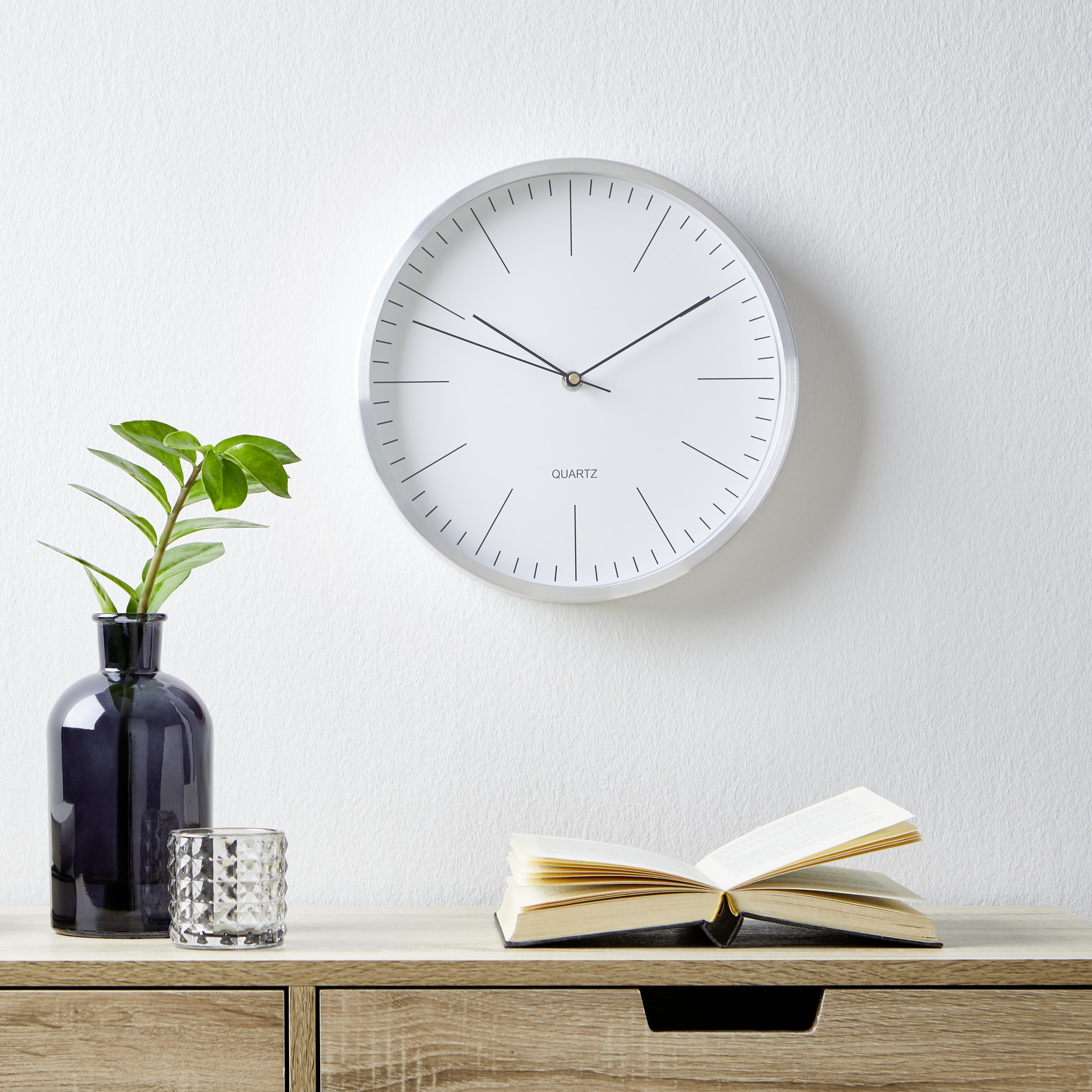 Uhr Rena in Silber/ Weiss ca.Ø29,6cm - Silberfarben/Weiß, MODERN, Glas/Metall (29,6cm) - Bessagi Home