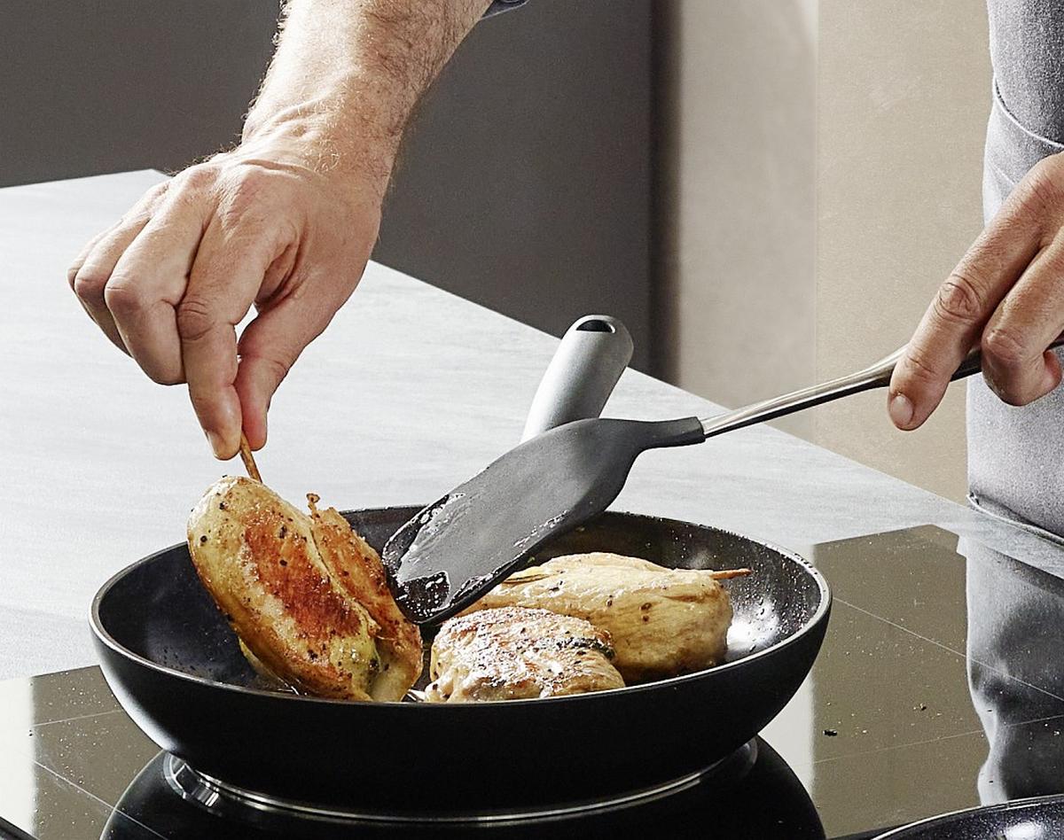 ZESTAW PATELNI 111-001-02-100/0 FISSLER - czarny, Basics, metal (24/28cm) - Fissler