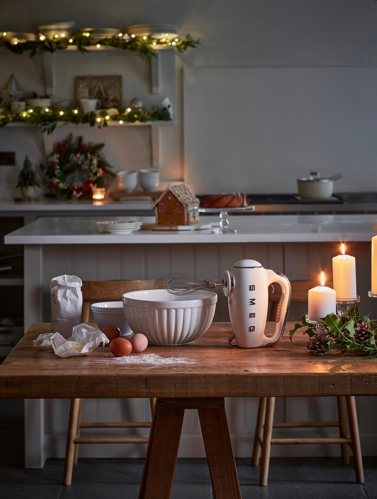 MIKSER RĘCZNY HMF01CREU SMEG - kremowy/kolor chromowy, Basics, tworzywo sztuczne/metal (22/37,8/22,1cm) - SMEG