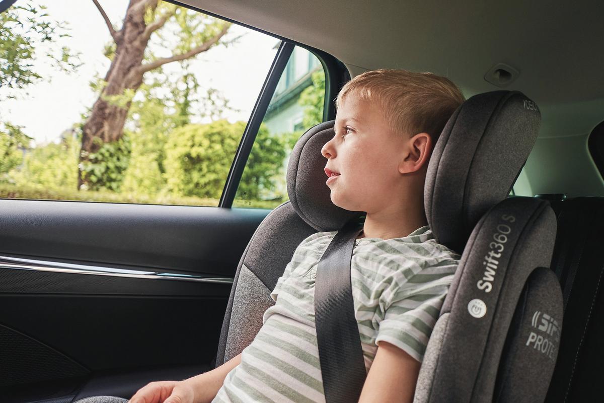 FOTELIK SAMOCHODOWY OBROTOWY SWIFT360S - czarny, Basics, tworzywo sztuczne/tkanina (44/60/50cm) - Osann