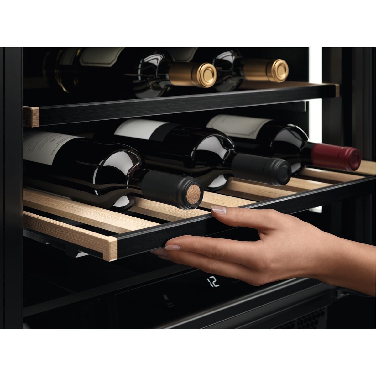 Weinkühlschrank AWS4052B5B Schwarz - Schwarz, Glas/Holz (59,5/82/56,5cm) - AEG