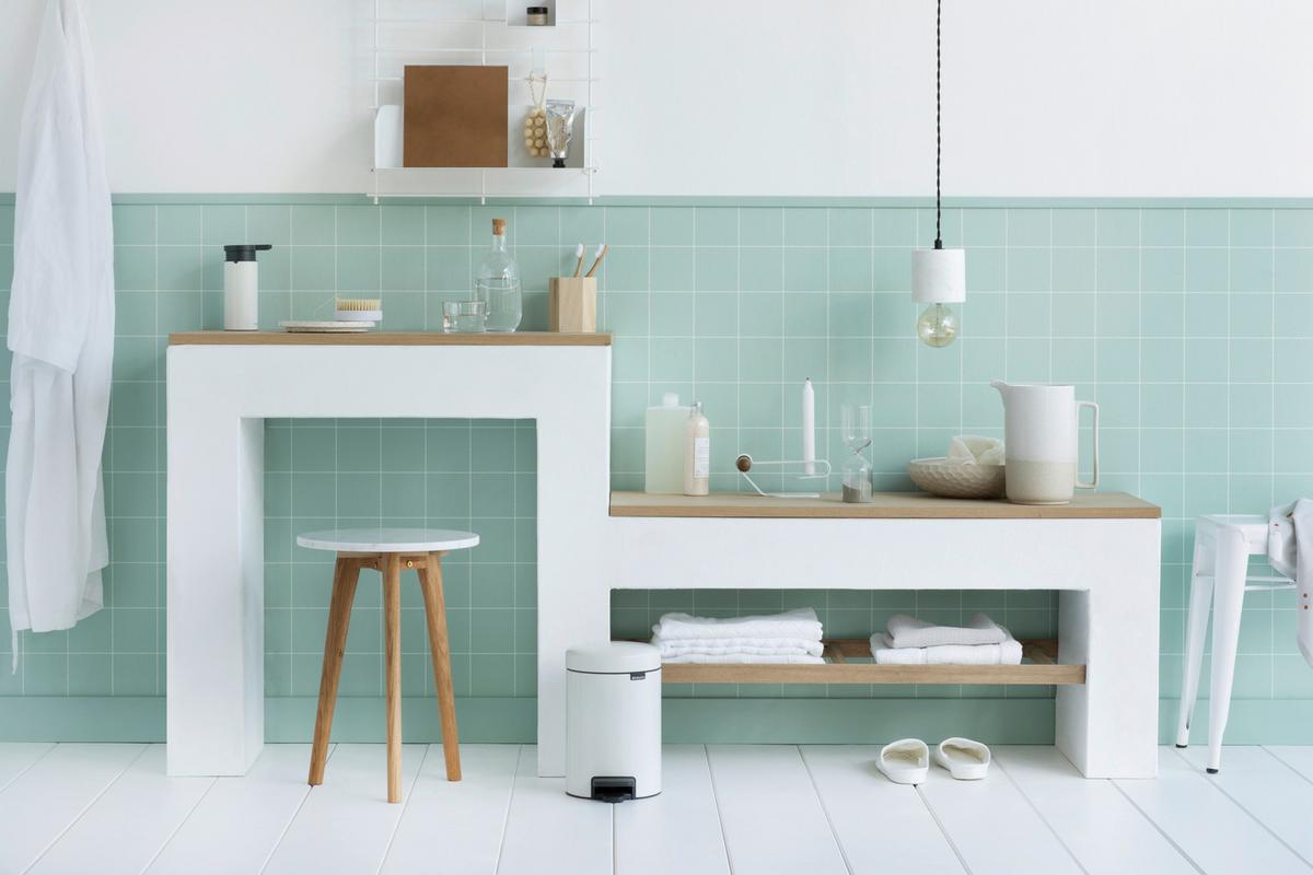KOSZ NA ŚMIECI Z PEDAŁEM 112126 - biały, Design, tworzywo sztuczne (16,8/26,4/23,5cm) - Brabantia