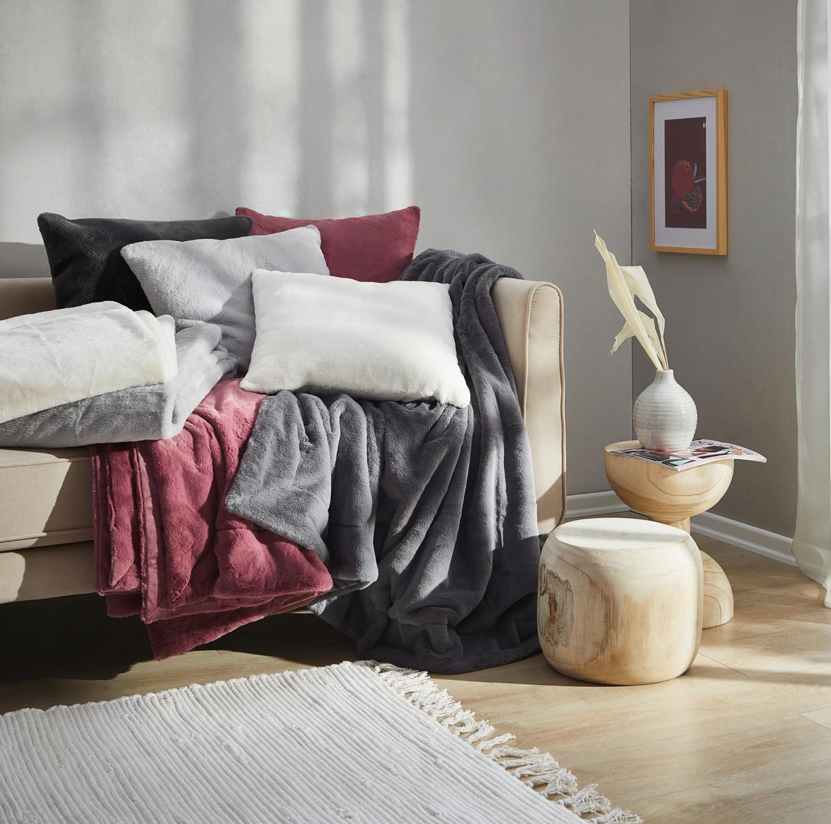 KOC FUTRZANY YUKON - kolor srebrny, Design, tkanina (150/200cm) - Novel