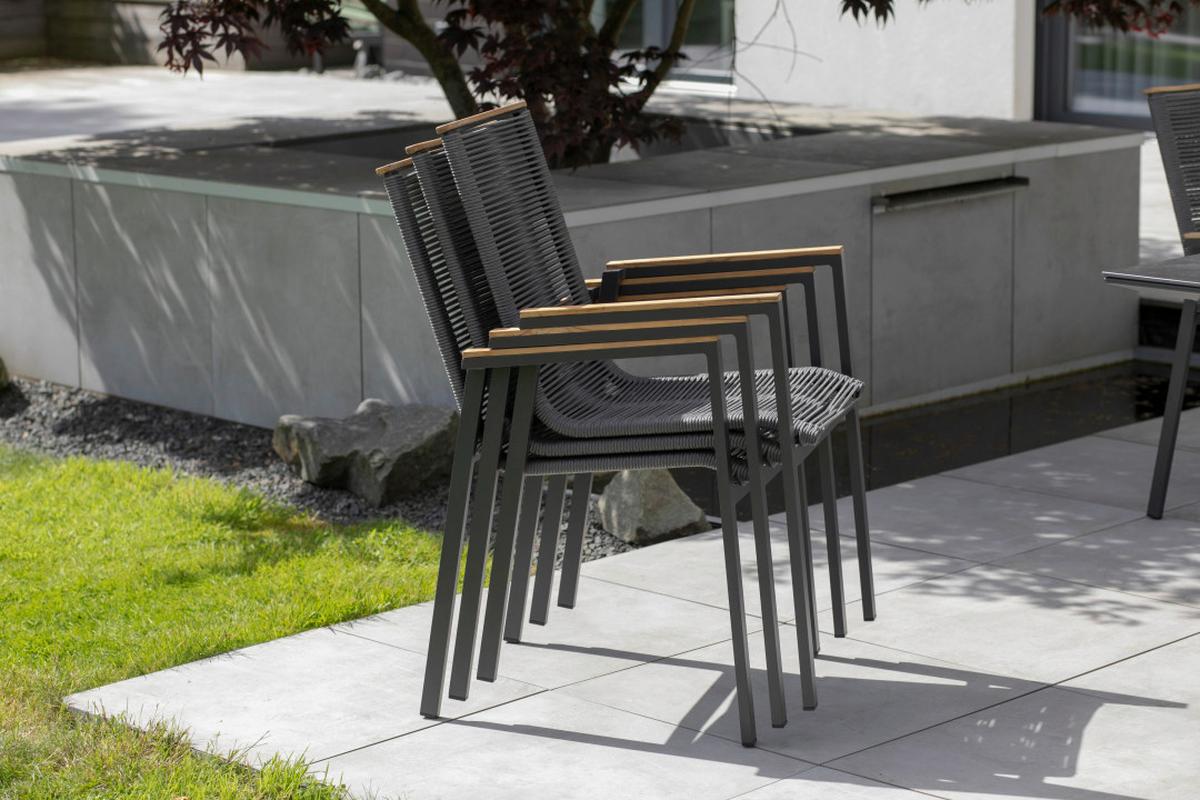 Gartensessel Montana Grau/Teak stapelbar - Grau, Basics, Holz/Kunststoff (55/87/66cm) - Gardenson