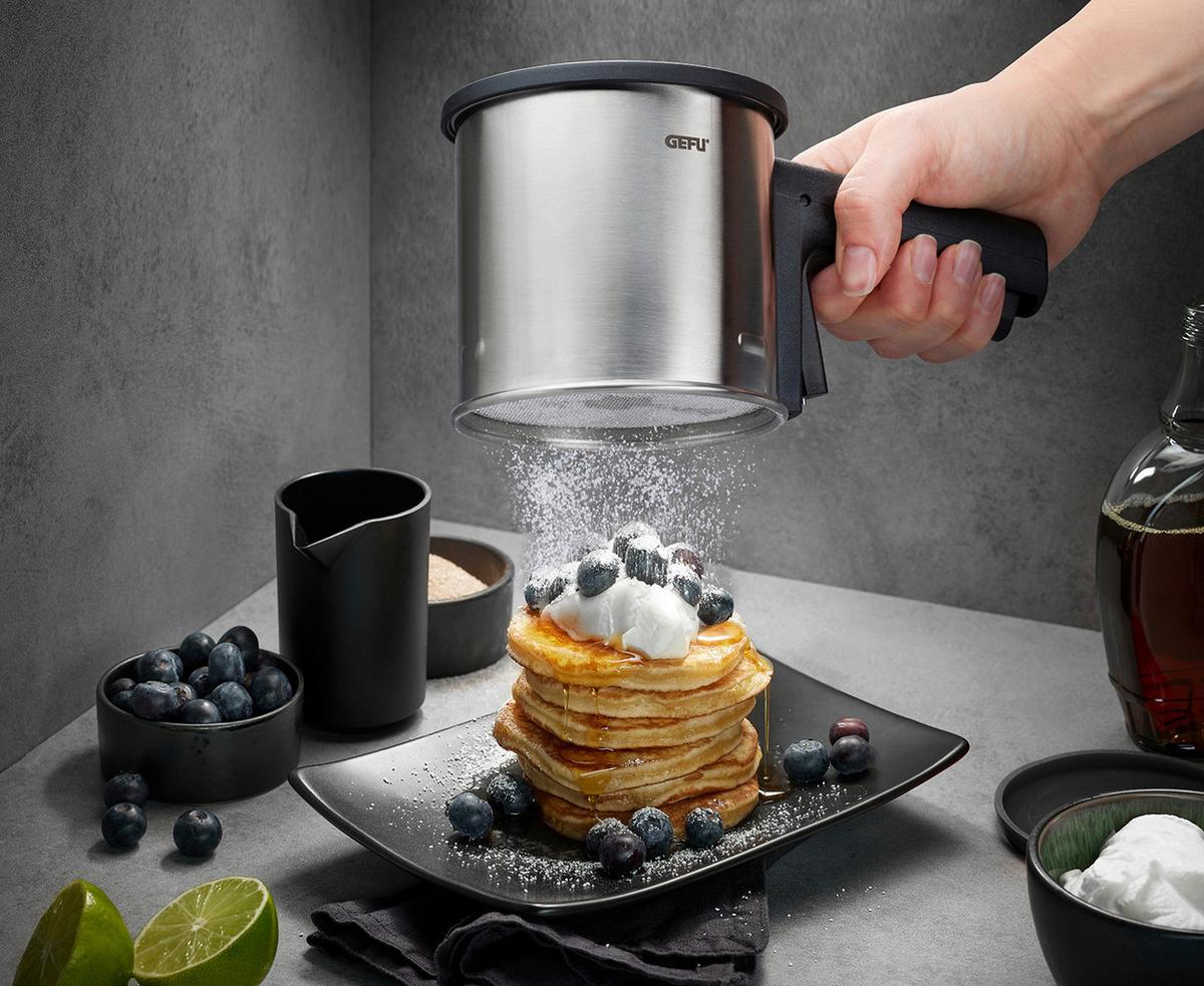 DOZOWNIK DO CUKRU PUDRU 14335 - kolor stalowy/czarny, Konventionell, tworzywo sztuczne/metal (10,5/10/20,5cm) - Gefu