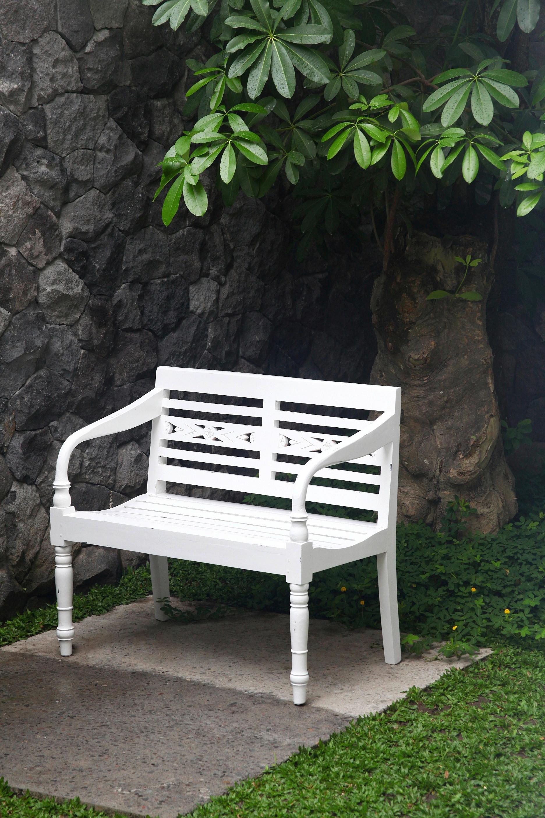 Gartenbank Moyo Weiß-Antik ca. 100x90x52 cm Mahagoni - Basics, Holz (100/90/52cm) - Gardenson