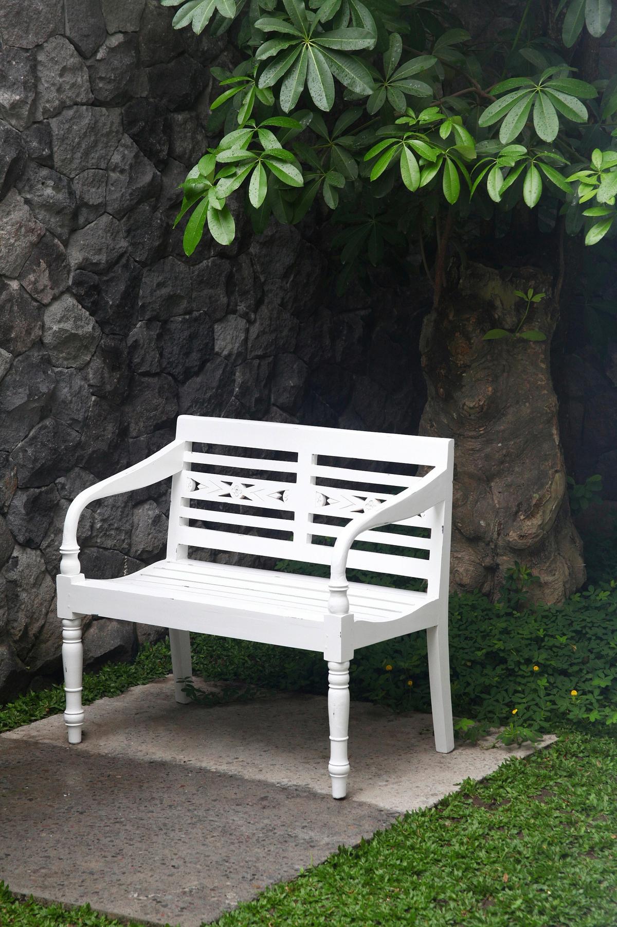 Gartenbank Moyo Weiß-Antik ca. 100x90x52 cm Mahagoni - Basics, Holz (100/90/52cm) - Gardenson