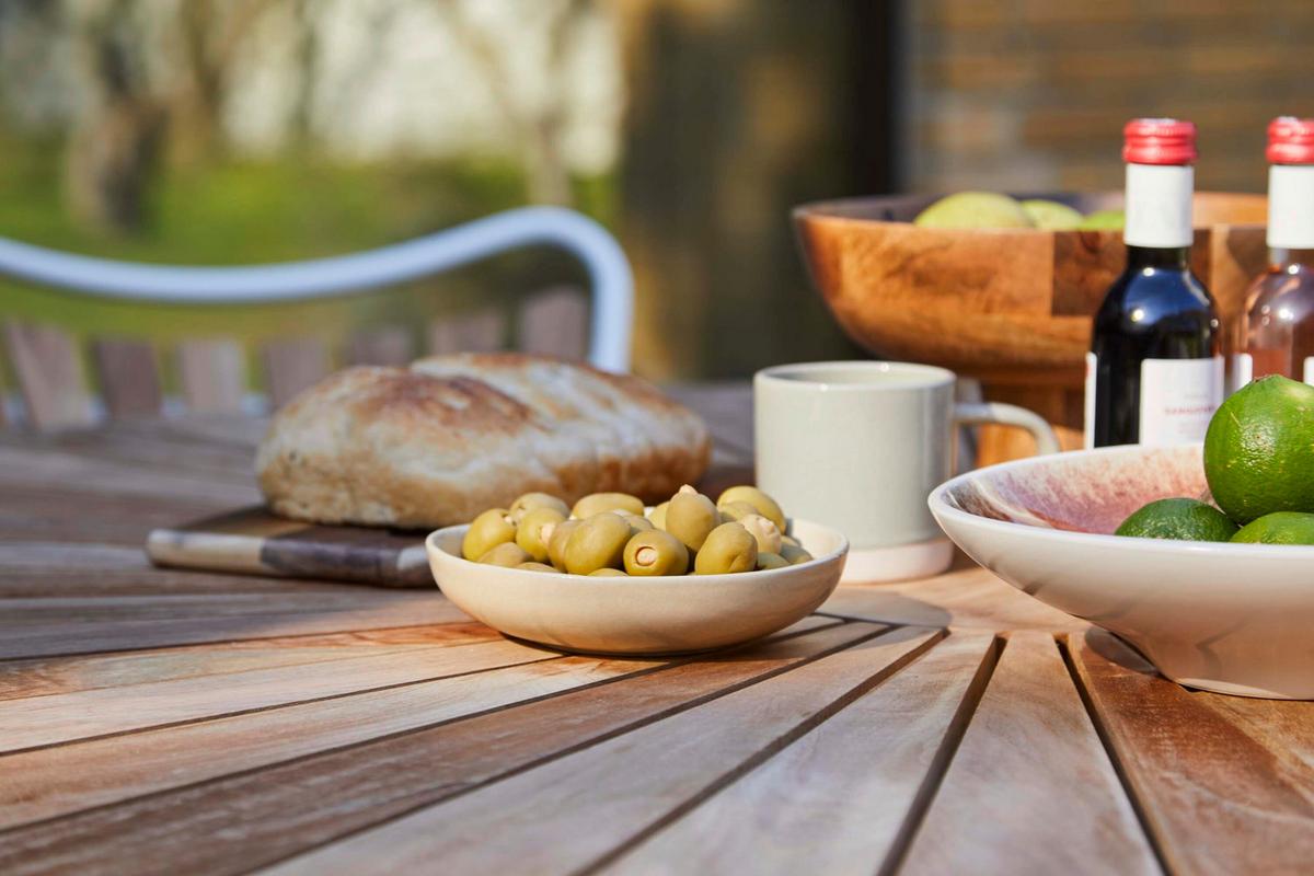 Gartentisch Ellen Weiß/Teak - Weiß Hochglanz/Teakfarben, Natur, Holz/Metall (130/130/74cm) - Gardenson