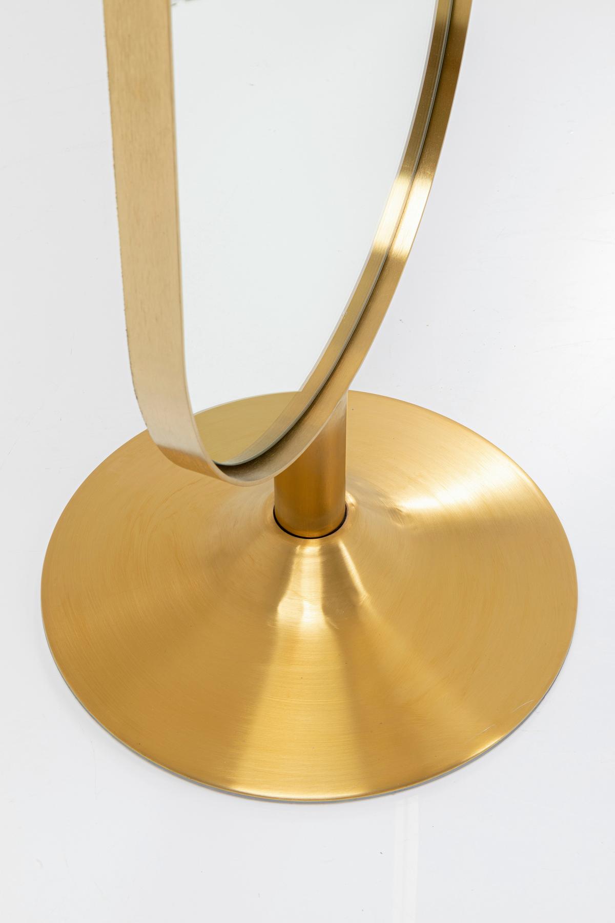 LUSTRO STOJĄCE CURVE KARE DESIGN - kolor złoty, Design, metal/szkło (40/170/40cm) - Kare-Design