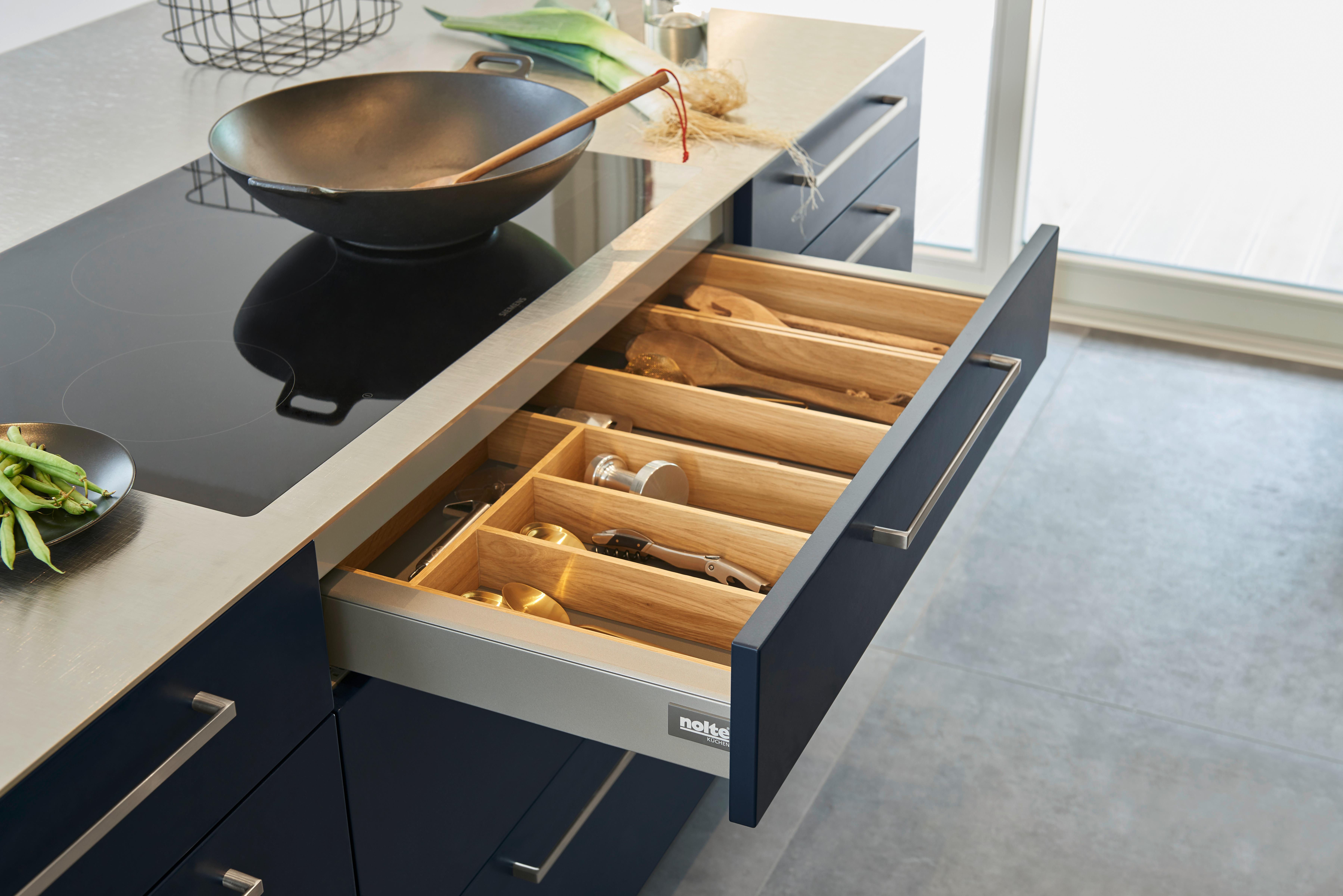 Einbauküche Softlack in Dunkelbraun/Eichefarben - Eichefarben/Dunkelblau, MODERN, Holzwerkstoff - Nolte Küchen