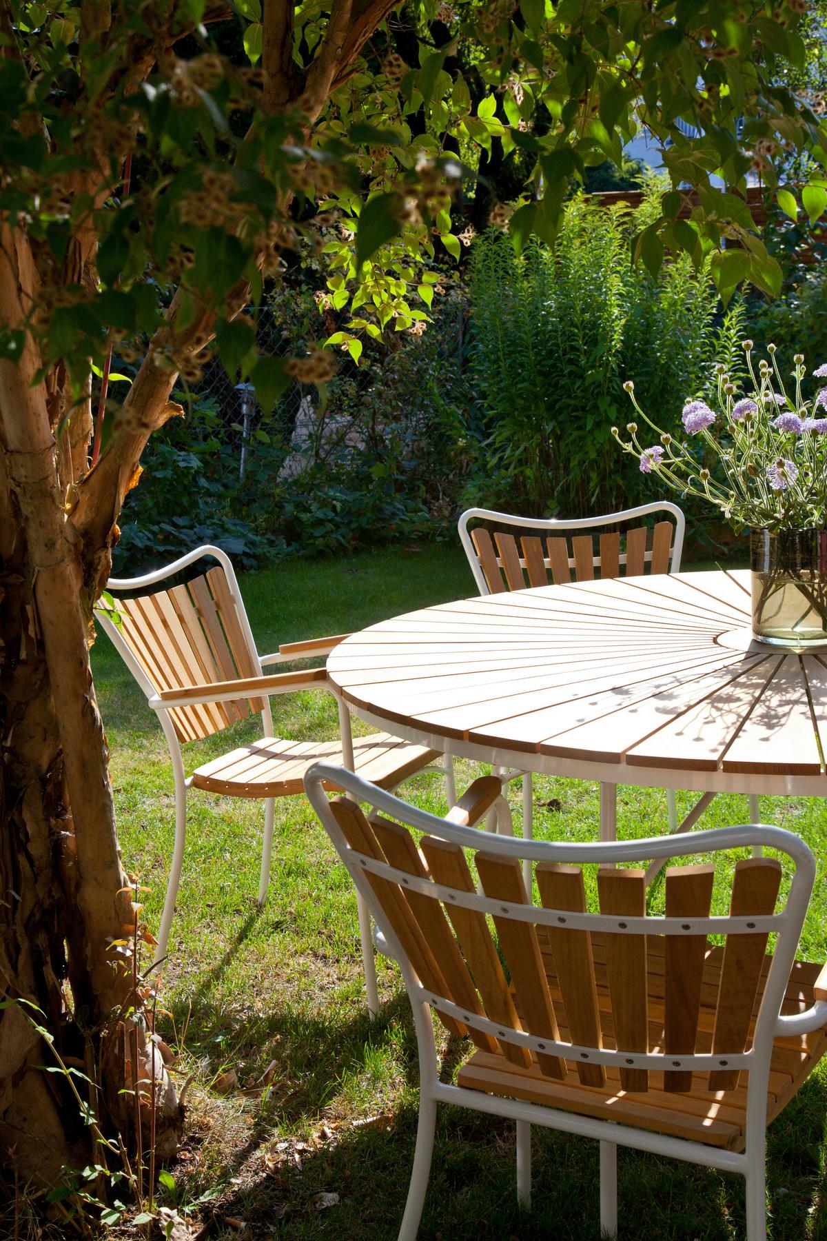 Gartentisch Ellen Teakfarben rostfrei Ø ca. 110cm - Weiß Hochglanz/Weiß, KONVENTIONELL, Holz/Metall (110/74/110cm) - Gardenson