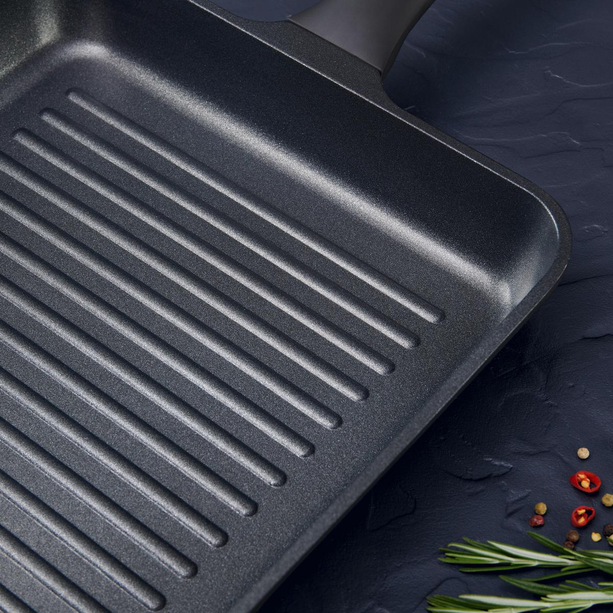 Grillserpenyő Black Line - fekete, Konventionell, műanyag/fém (28/28/5cm) - Gourmesto