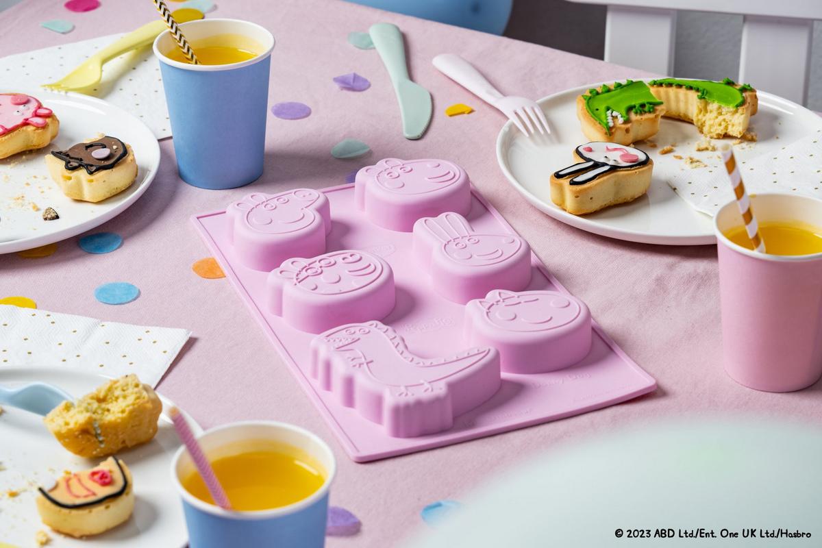 Silikonski Pekač Pujsa Pepa - pink, Trend, umetna masa (3/18/30cm) - Dr.Oetker