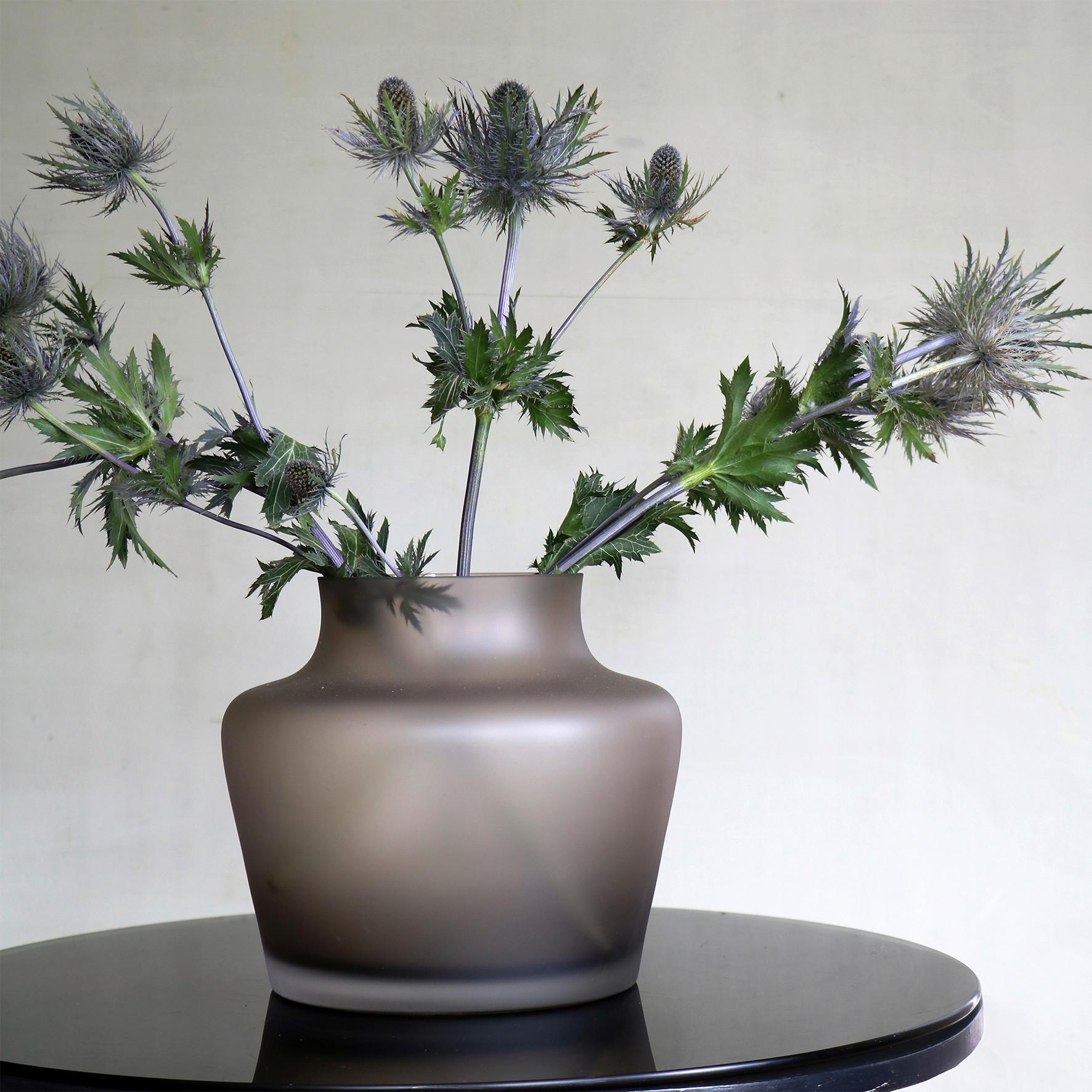 Vase Coral in Taupe - Taupe, MODERN, Glas (25,5/22cm) - Vase the World