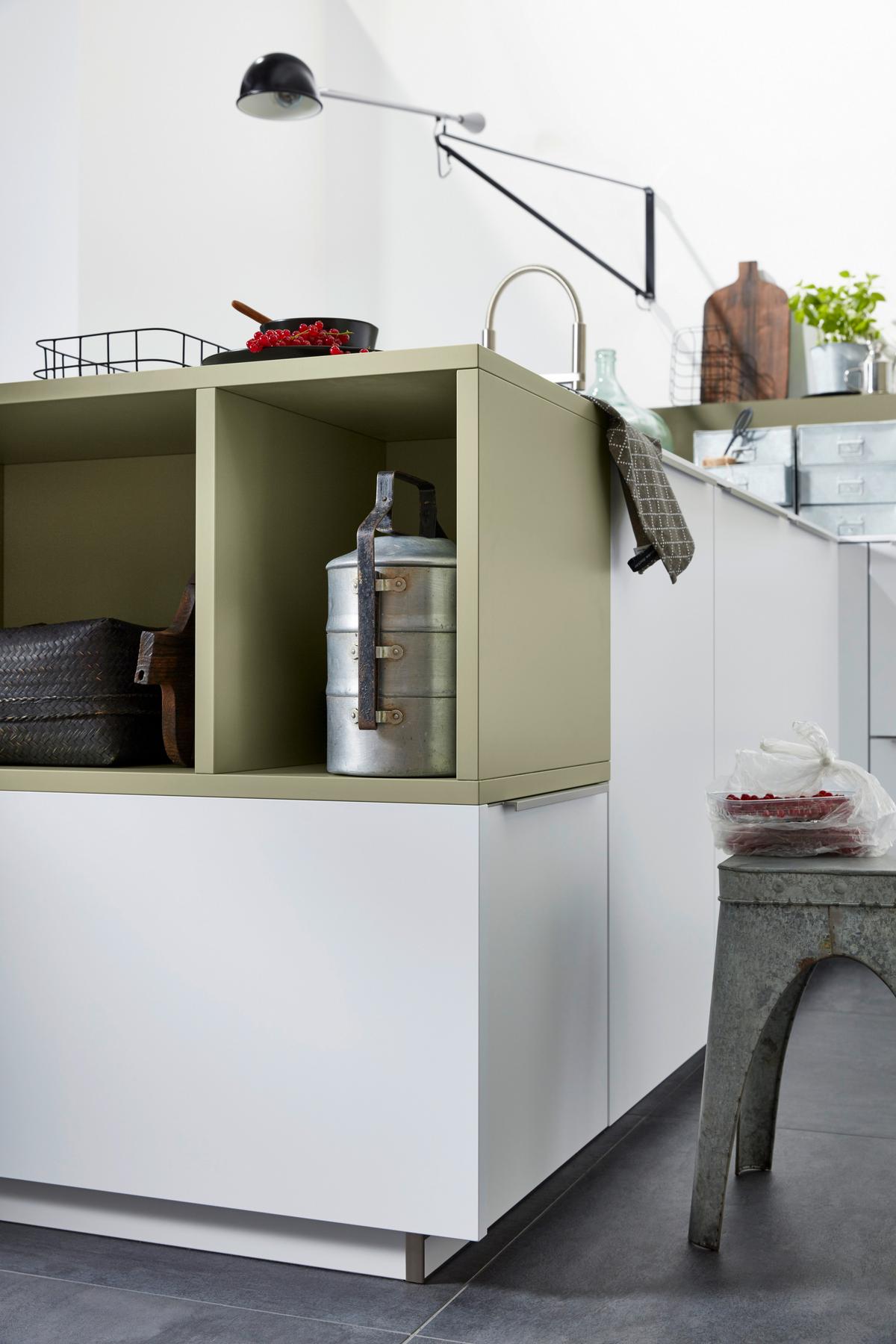 Einbauküche Softlack in Grün/Weiß - Weiß/Grün, MODERN, Holzwerkstoff - Nolte Küchen