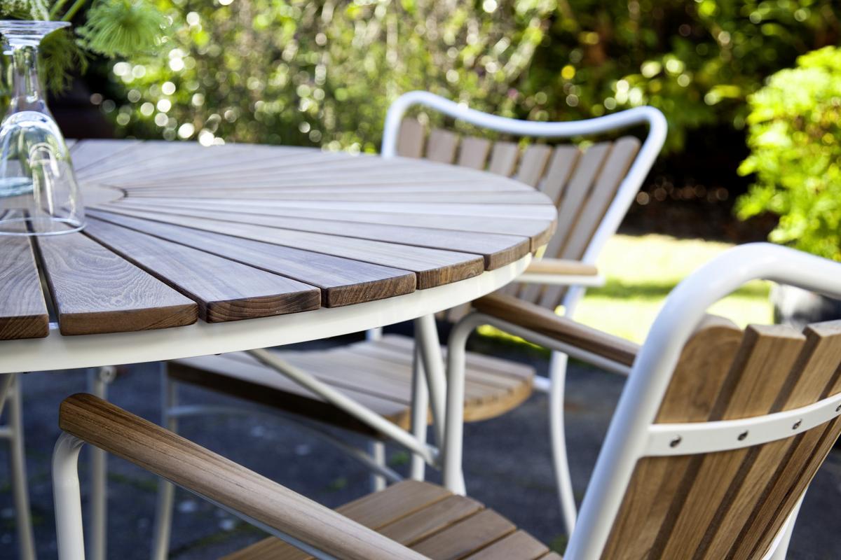 Gartentisch Ellen Teakfarben rostfrei Ø ca. 110cm - Weiß Hochglanz/Weiß, KONVENTIONELL, Holz/Metall (110/74/110cm) - Gardenson