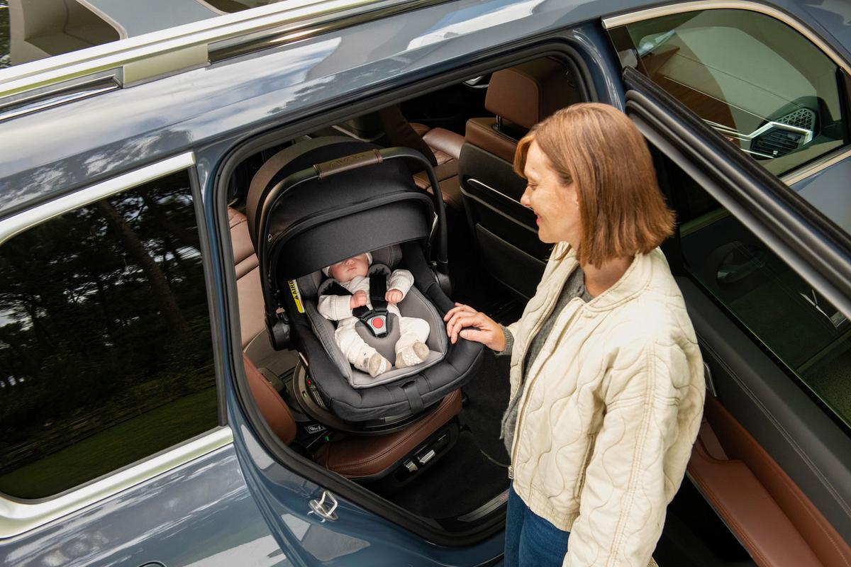 BAZA ISOFIX BASE CURV - czarny, Basics, tworzywo sztuczne - Nuna