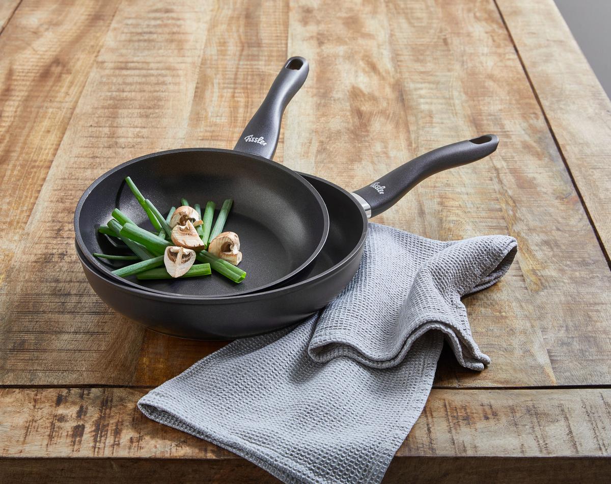 ZESTAW PATELNI 04530302100/0 FISSLER - czarny, Basics, metal (24 / 28cm) - Fissler