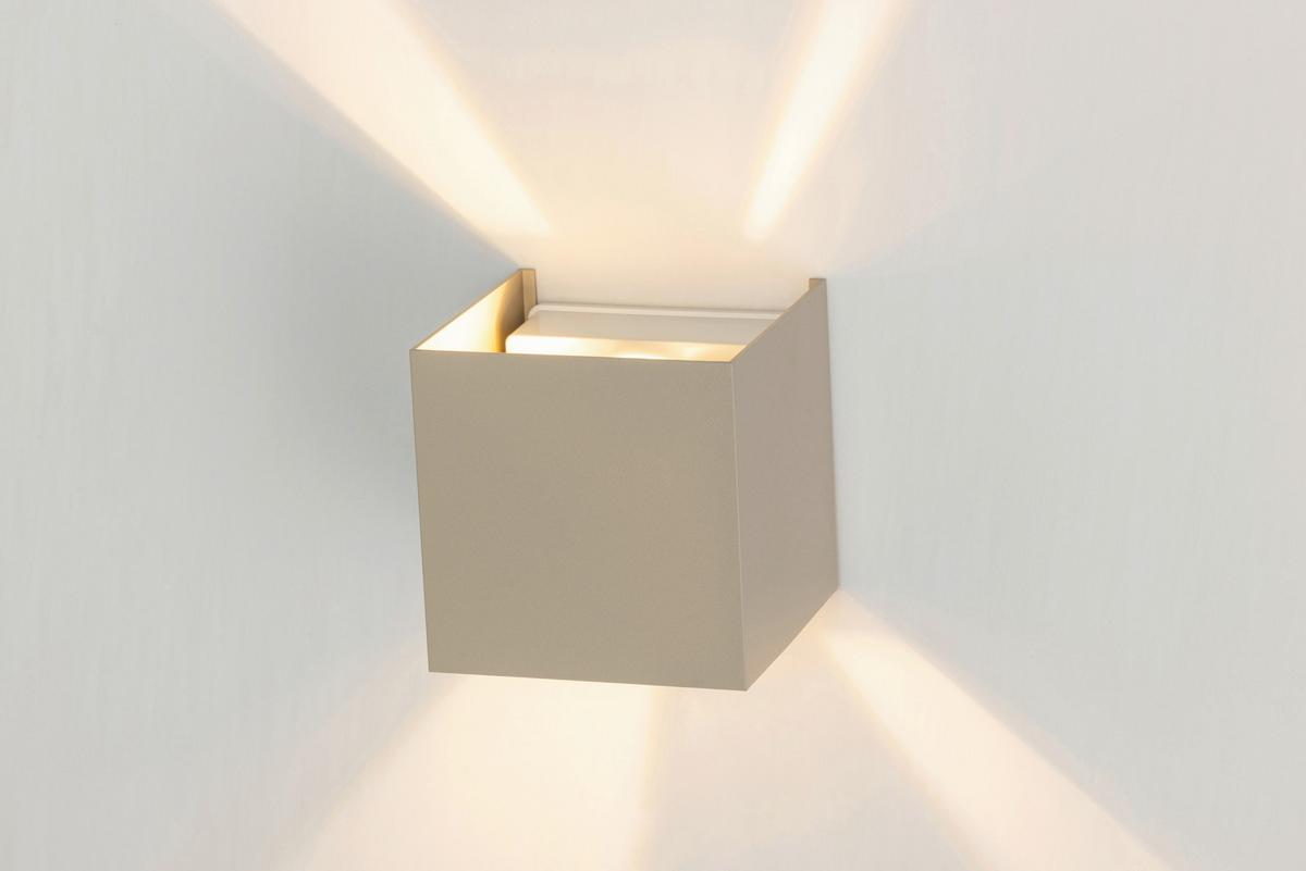 KINKIET LED ATLAS *SBN* - kolor piaskowy, Basics, tworzywo sztuczne/metal (10/10/10cm) - Novel