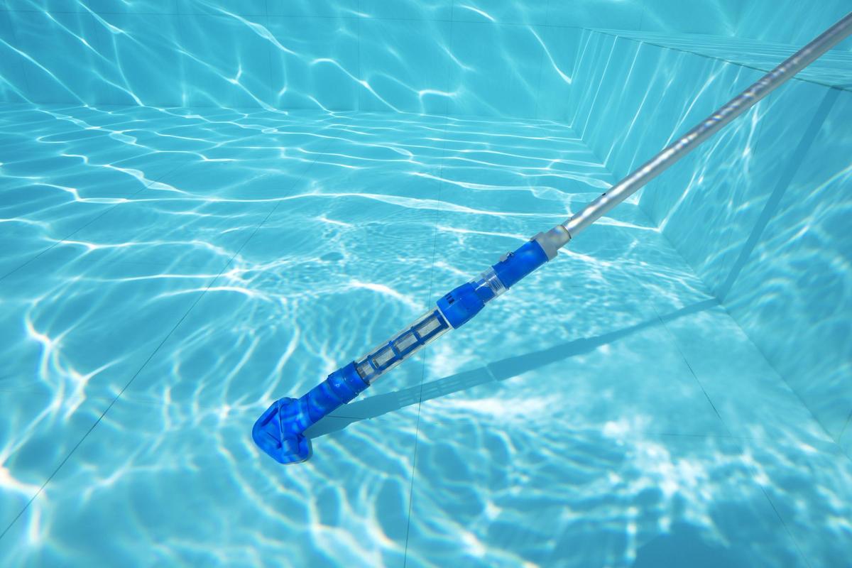ODKURZACZ DO BASENU AQUA SURGE - kolor srebrny/niebieski, Basics, tworzywo sztuczne/metal (264/9,6/16,8cm) - Bestway