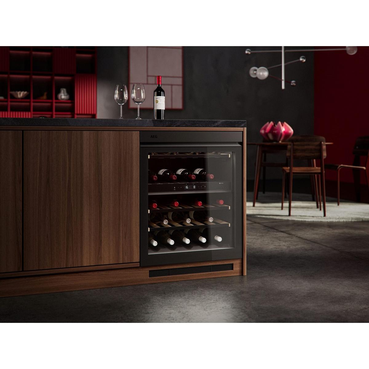 Weinkühlschrank NSW8D826GT Schwarz - Schwarz, Glas/Metall (59,5/81,8/57,7cm) - AEG