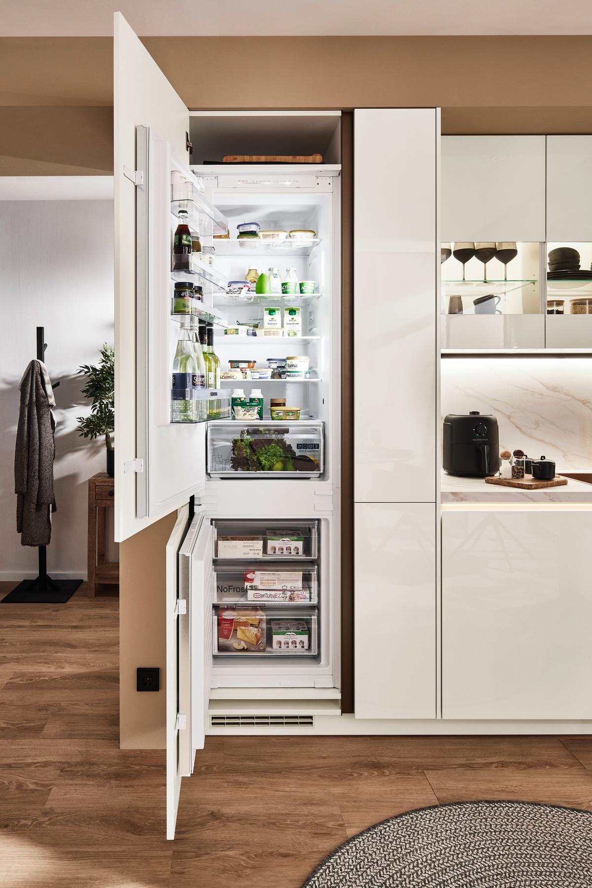 Eckküche Novalux o. Geräte ca. 281x187cm Weiß - Weiß/Bronzefarben, MODERN, Metall (281/187cm) - Nobilia