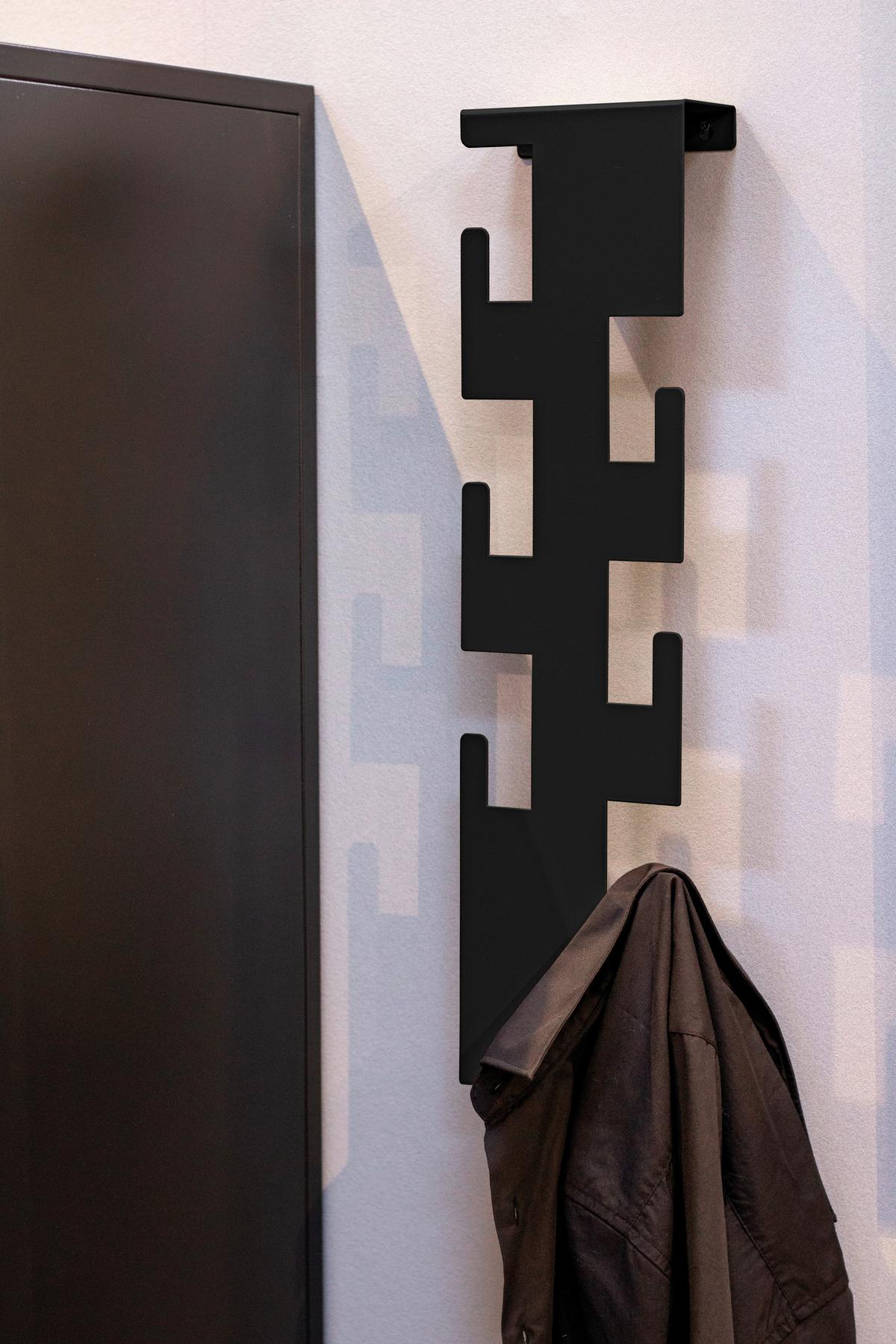 WIESZAK ŚCIENNY LUNIS - czarny, Design, metal (15/60/8cm)